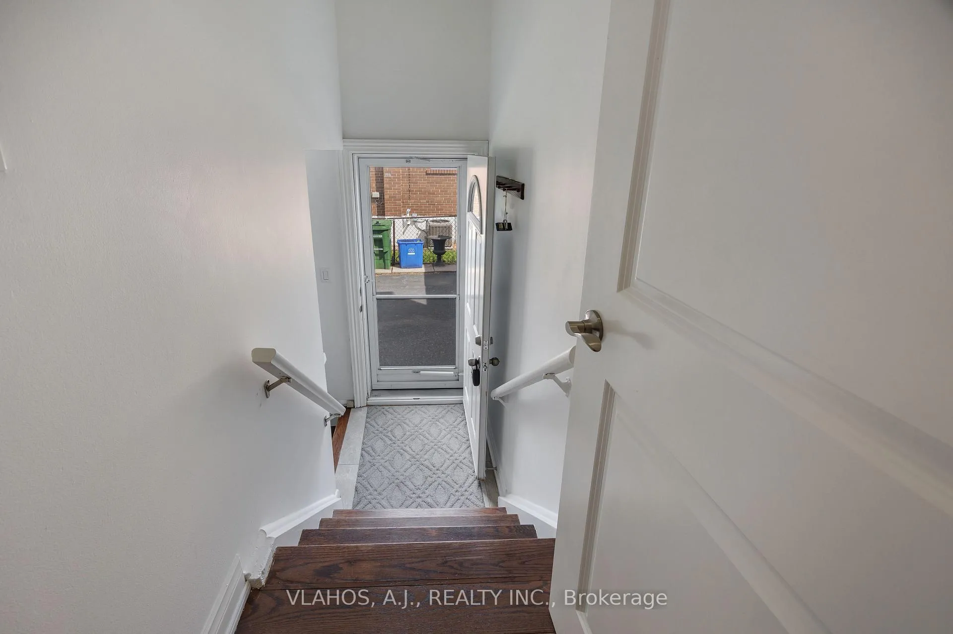Photo 12 of 19 Bainhart Crescent, Scarborough, Woburn — HOMEH