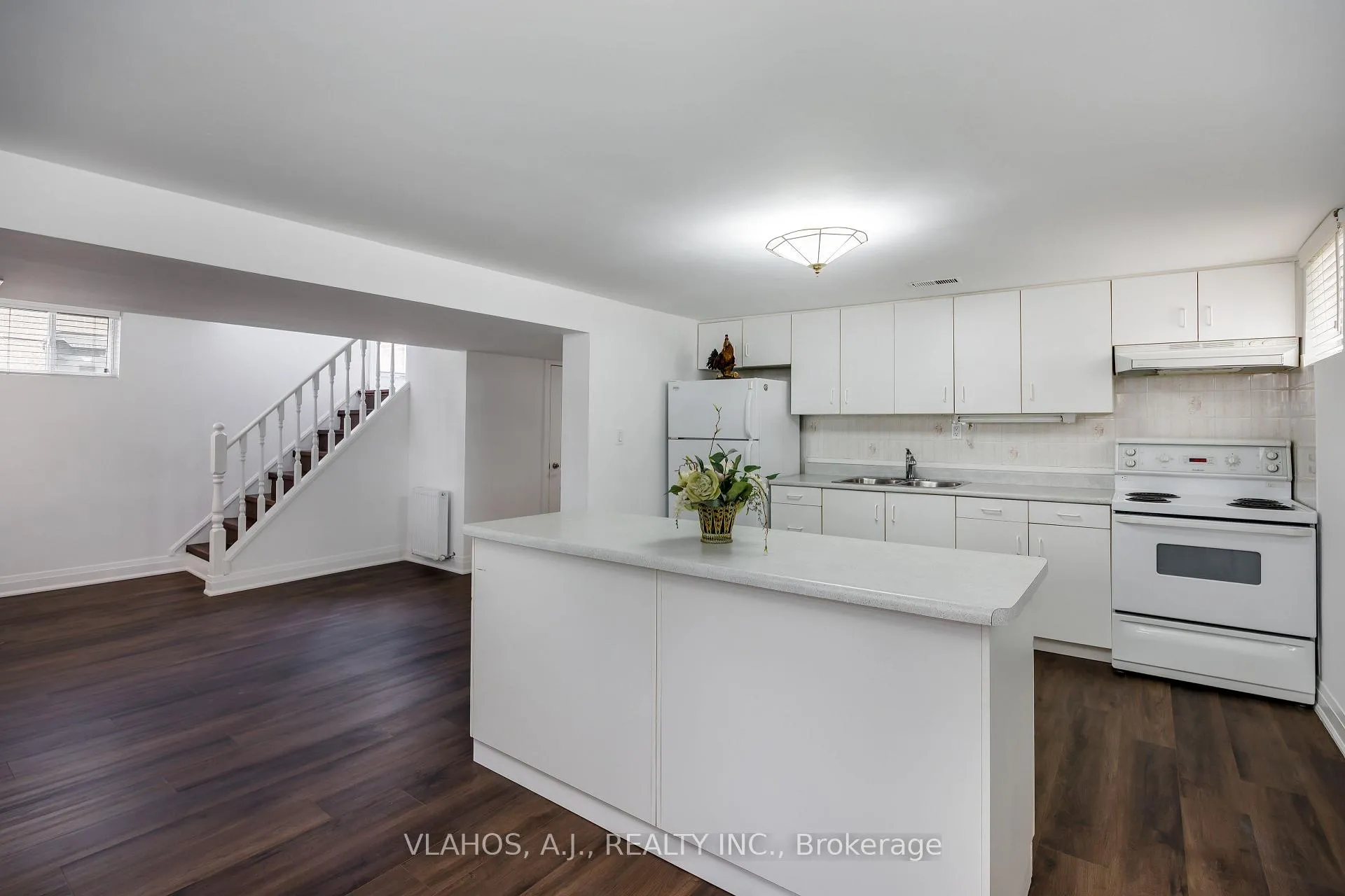 Photo 13 of 19 Bainhart Crescent, Scarborough, Woburn — HOMEH