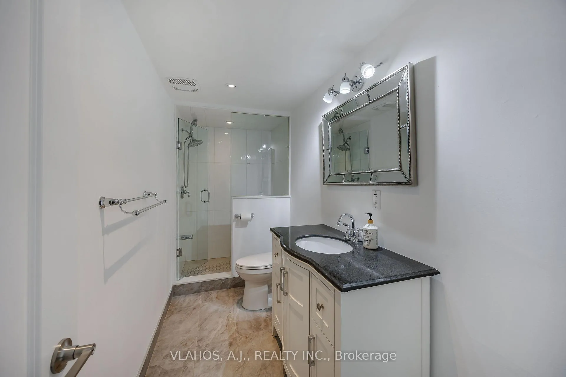 Photo 15 of 19 Bainhart Crescent, Scarborough, Woburn — HOMEH