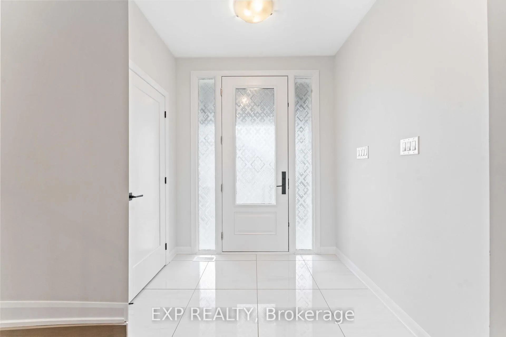 Photo 2 of 700 Coast Circle, Ottawa, Mahogany Community — HOMEH