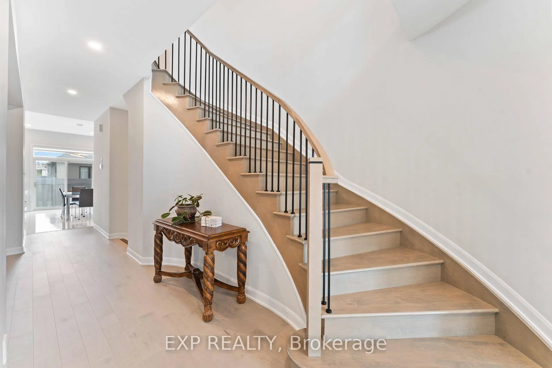 Photo 3 of 700 Coast Circle, Ottawa, Mahogany Community — HOMEH