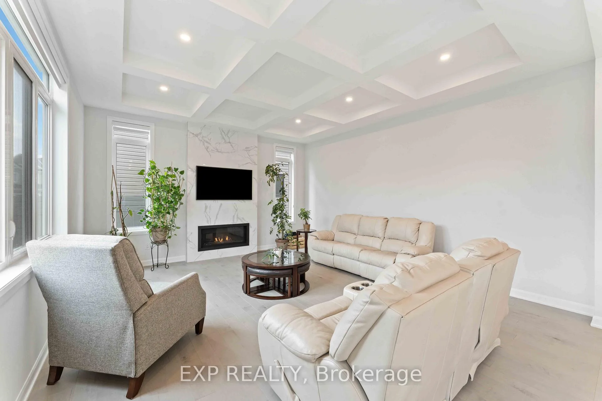 Photo 4 of 700 Coast Circle, Ottawa, Mahogany Community — HOMEH