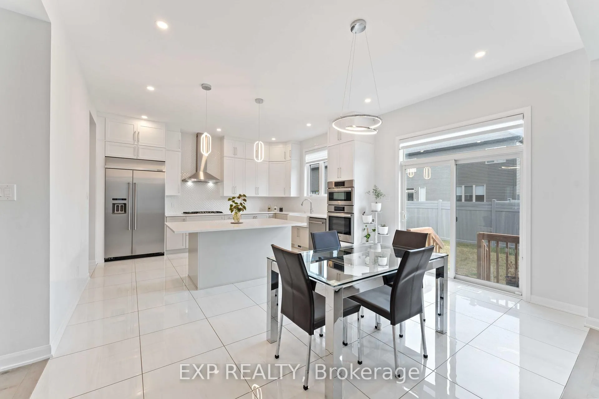 Photo 5 of 700 Coast Circle, Ottawa, Mahogany Community — HOMEH