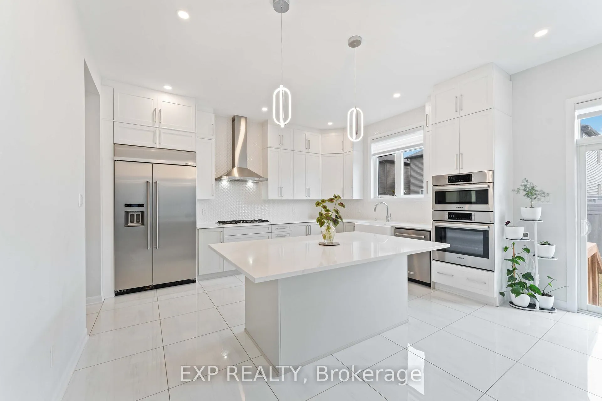 Photo 6 of 700 Coast Circle, Ottawa, Mahogany Community — HOMEH