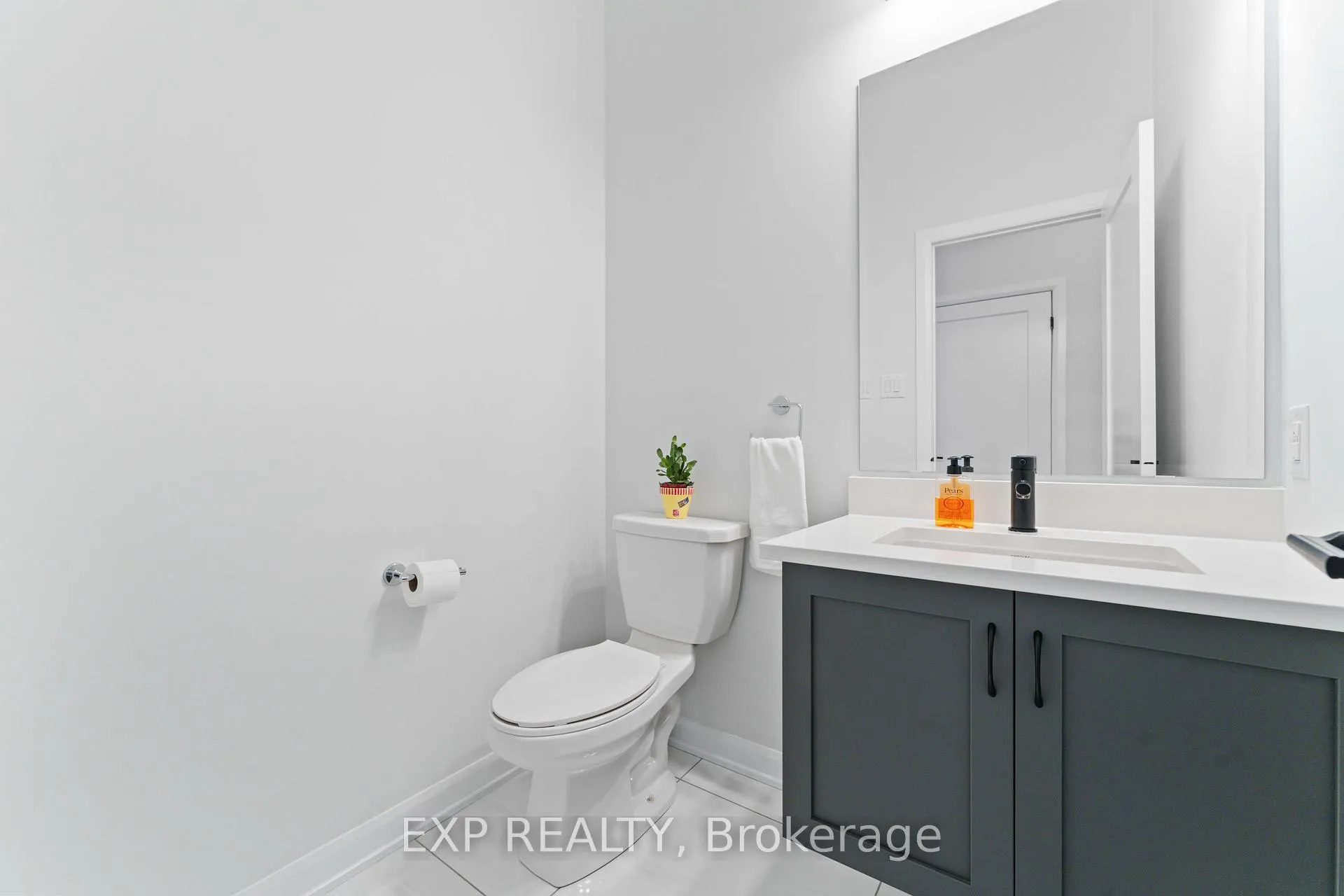 Photo 8 of 700 Coast Circle, Ottawa, Mahogany Community — HOMEH