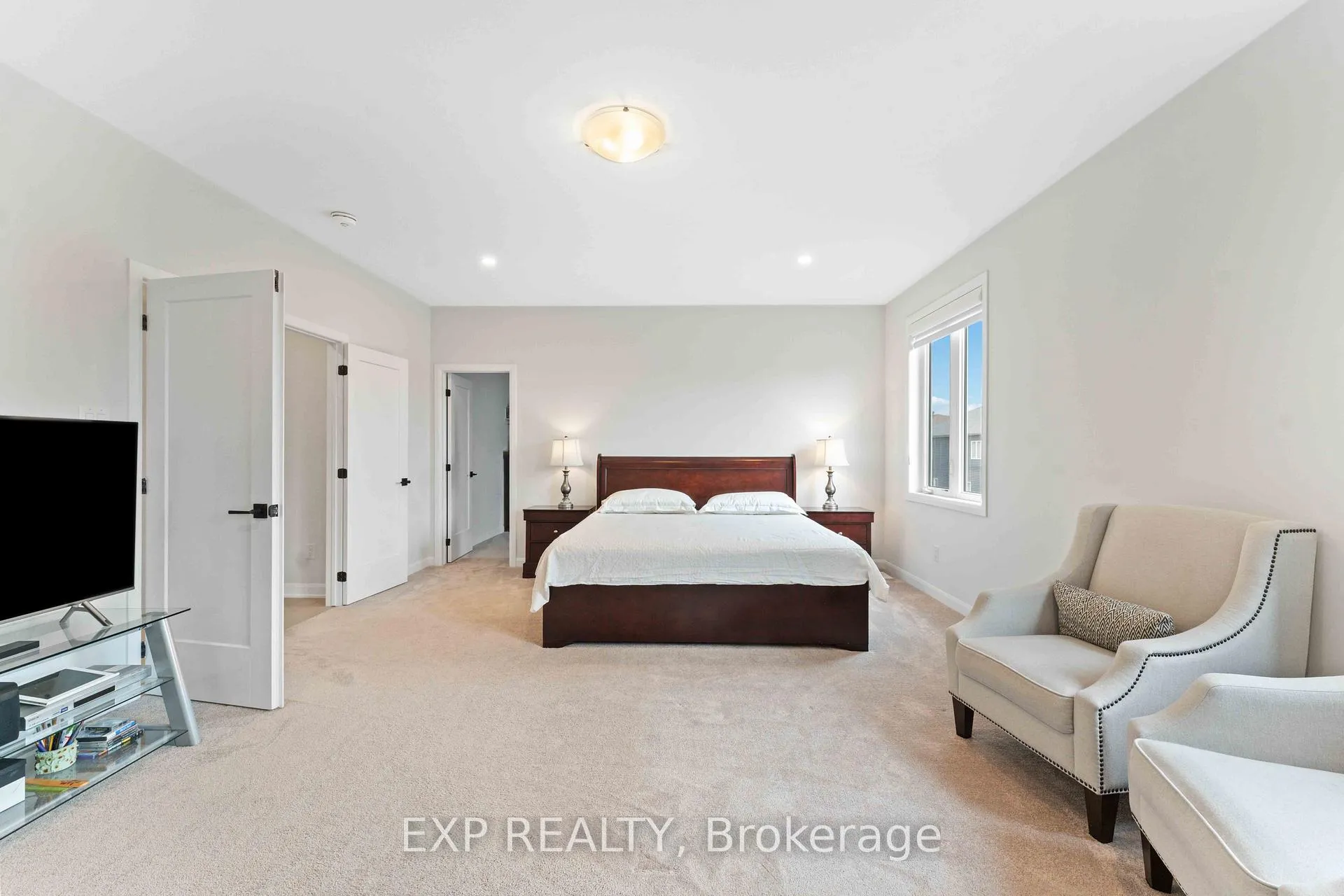Photo 9 of 700 Coast Circle, Ottawa, Mahogany Community — HOMEH