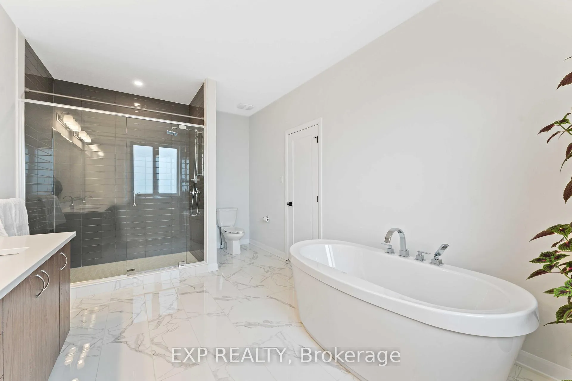 Photo 10 of 700 Coast Circle, Ottawa, Mahogany Community — HOMEH