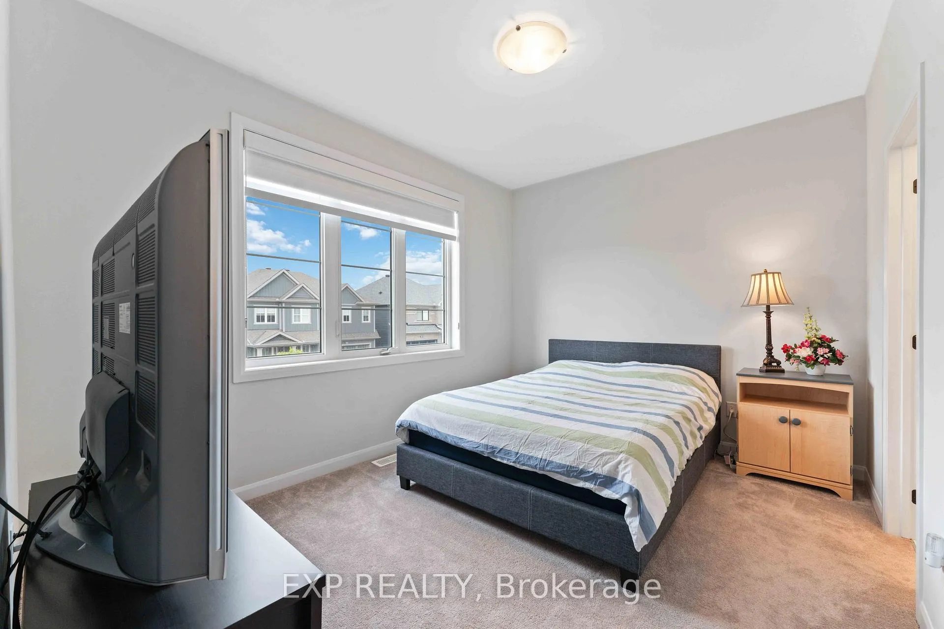 Photo 12 of 700 Coast Circle, Ottawa, Mahogany Community — HOMEH