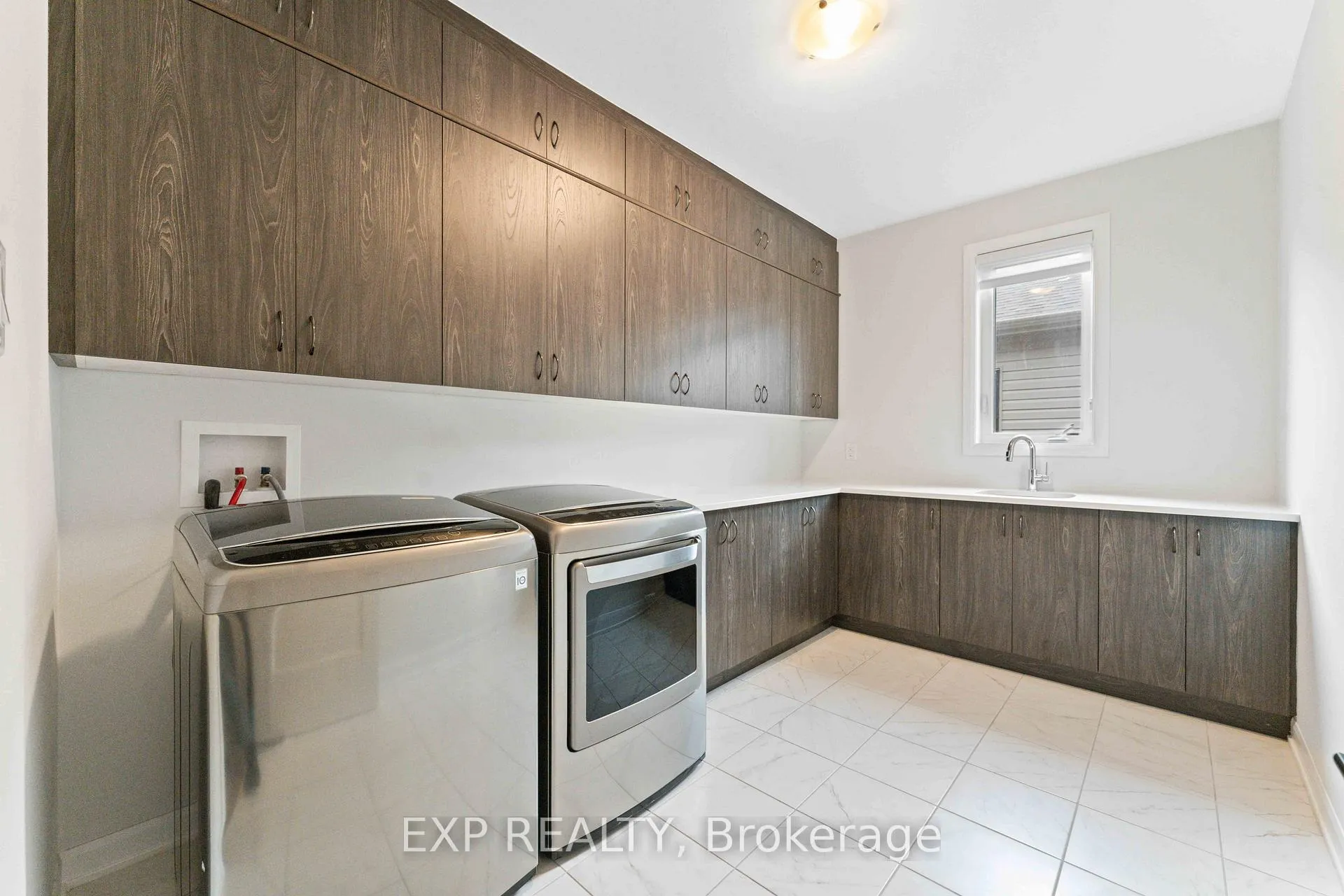 Photo 15 of 700 Coast Circle, Ottawa, Mahogany Community — HOMEH