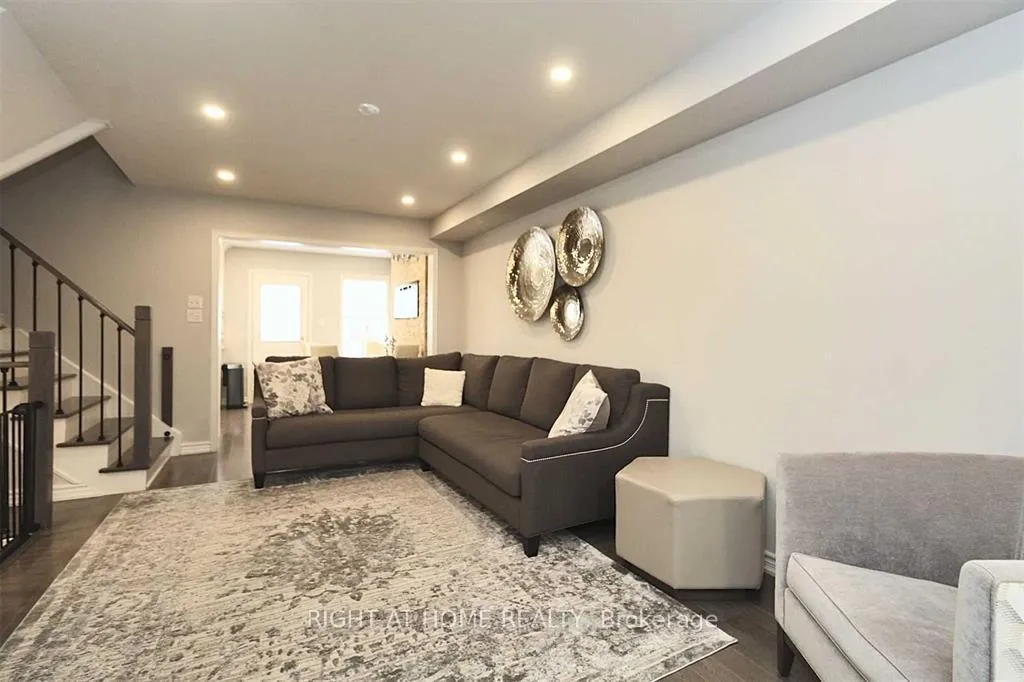 Photo 4 of 70 Keystar Court, Vaughan, Vellore Village — HOMEH