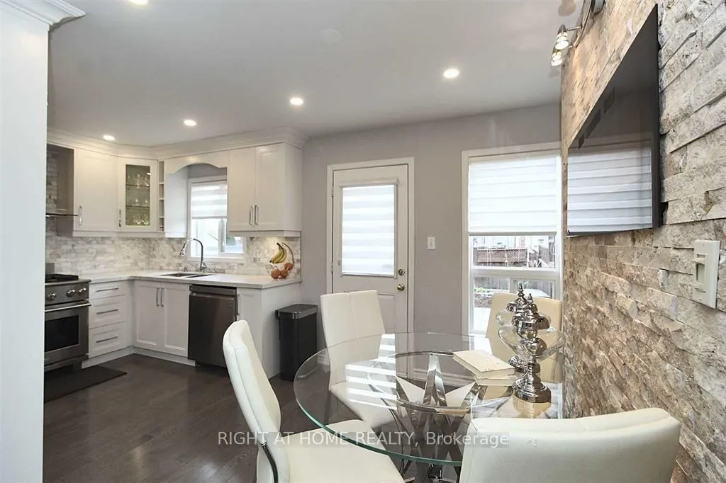 Photo 5 of 70 Keystar Court, Vaughan, Vellore Village — HOMEH