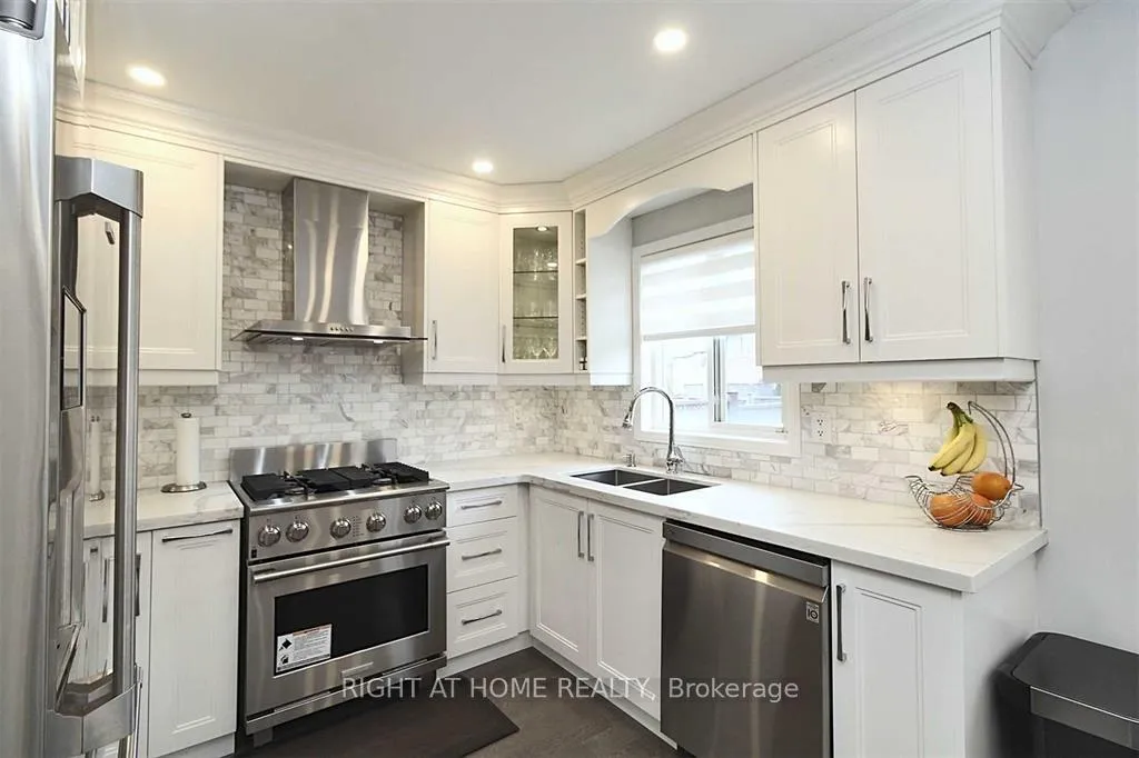 Photo 6 of 70 Keystar Court, Vaughan, Vellore Village — HOMEH