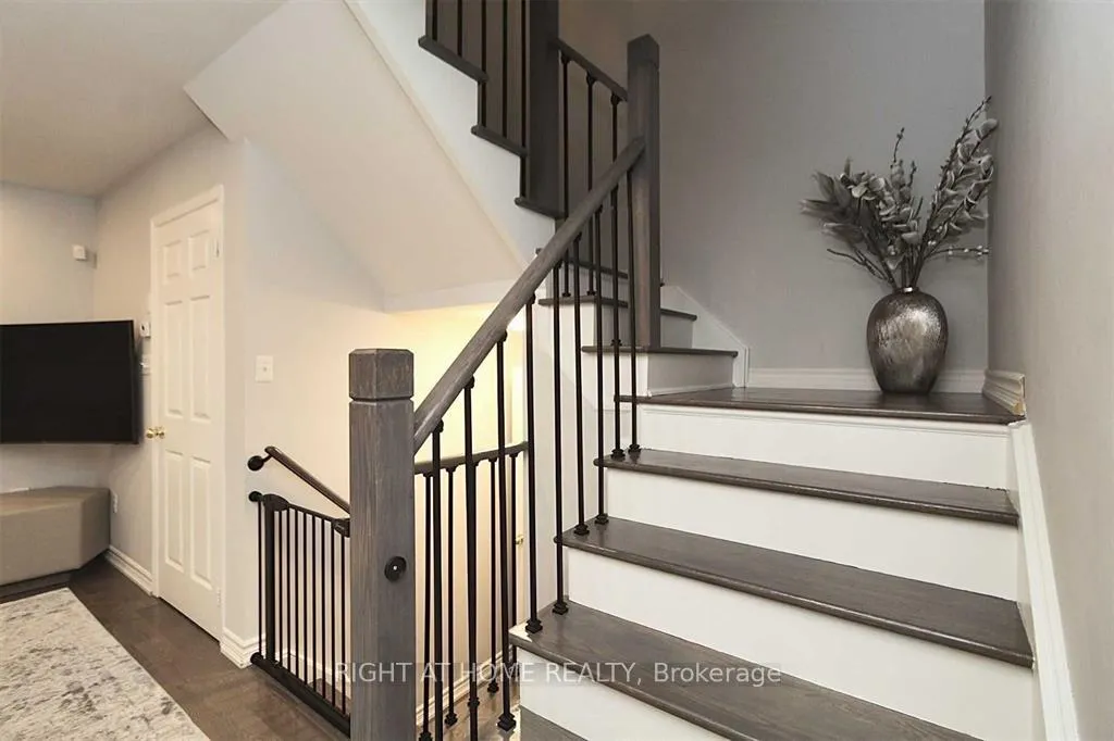 Photo 16 of 70 Keystar Court, Vaughan, Vellore Village — HOMEH