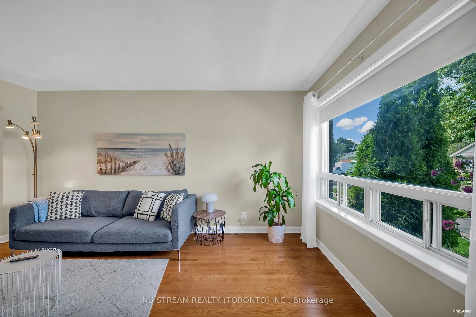 Photo 2 of Unit main floor, 5 Highvale Road, Scarborough, Clairlea-Birchmount — HOMEH