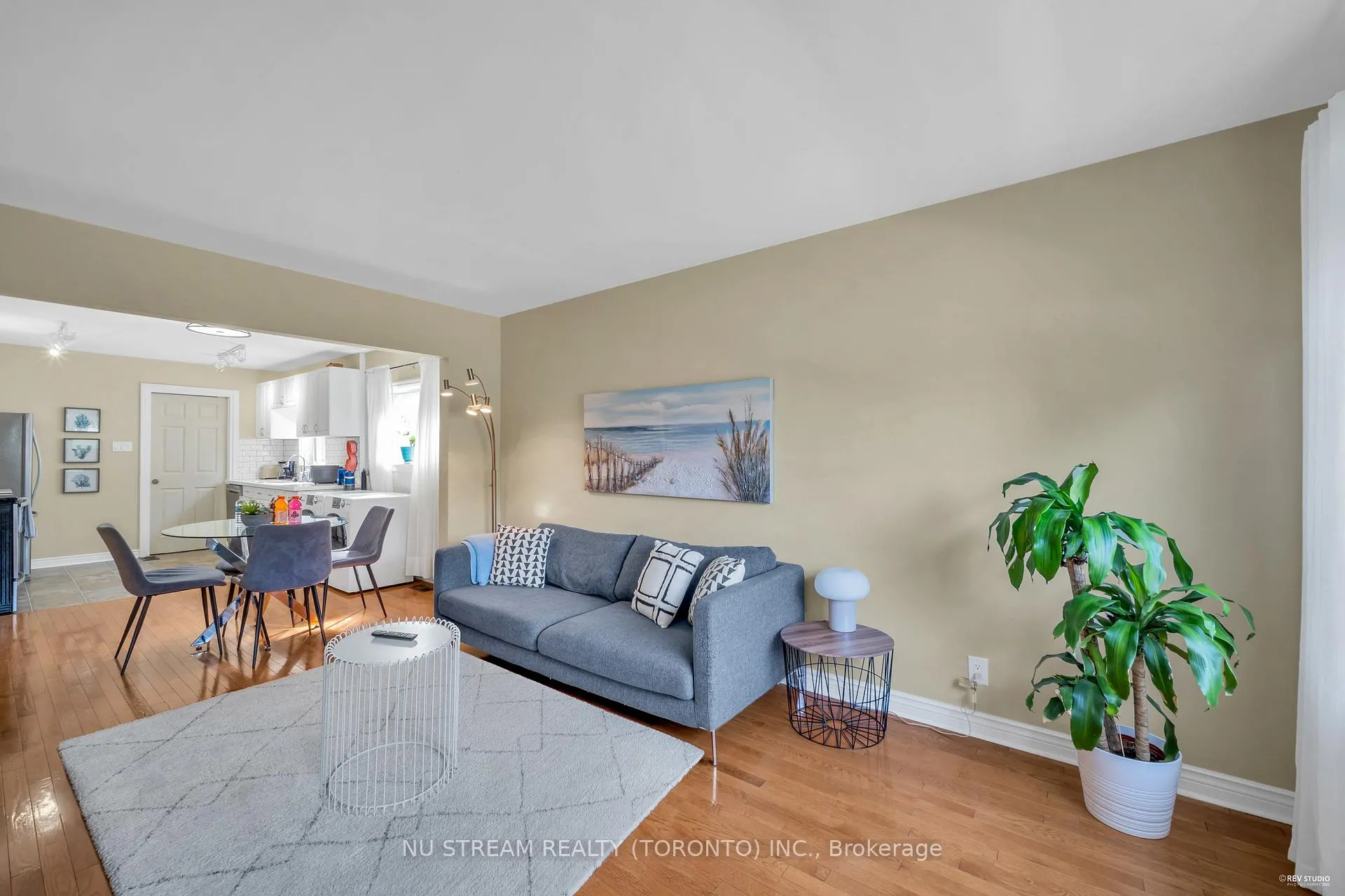 Photo 3 of Unit main floor, 5 Highvale Road, Scarborough, Clairlea-Birchmount — HOMEH