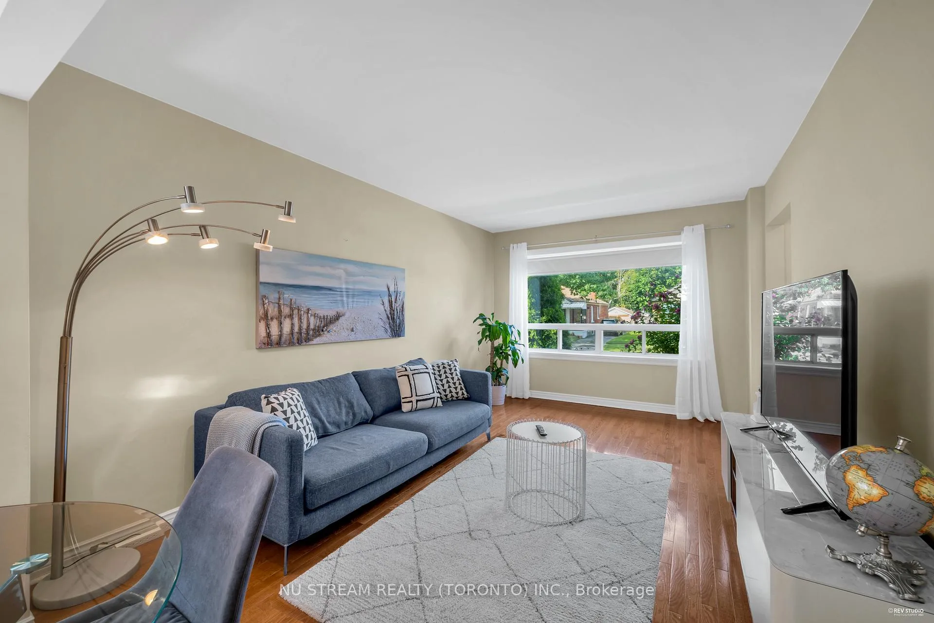 Photo 4 of Unit main floor, 5 Highvale Road, Scarborough, Clairlea-Birchmount — HOMEH