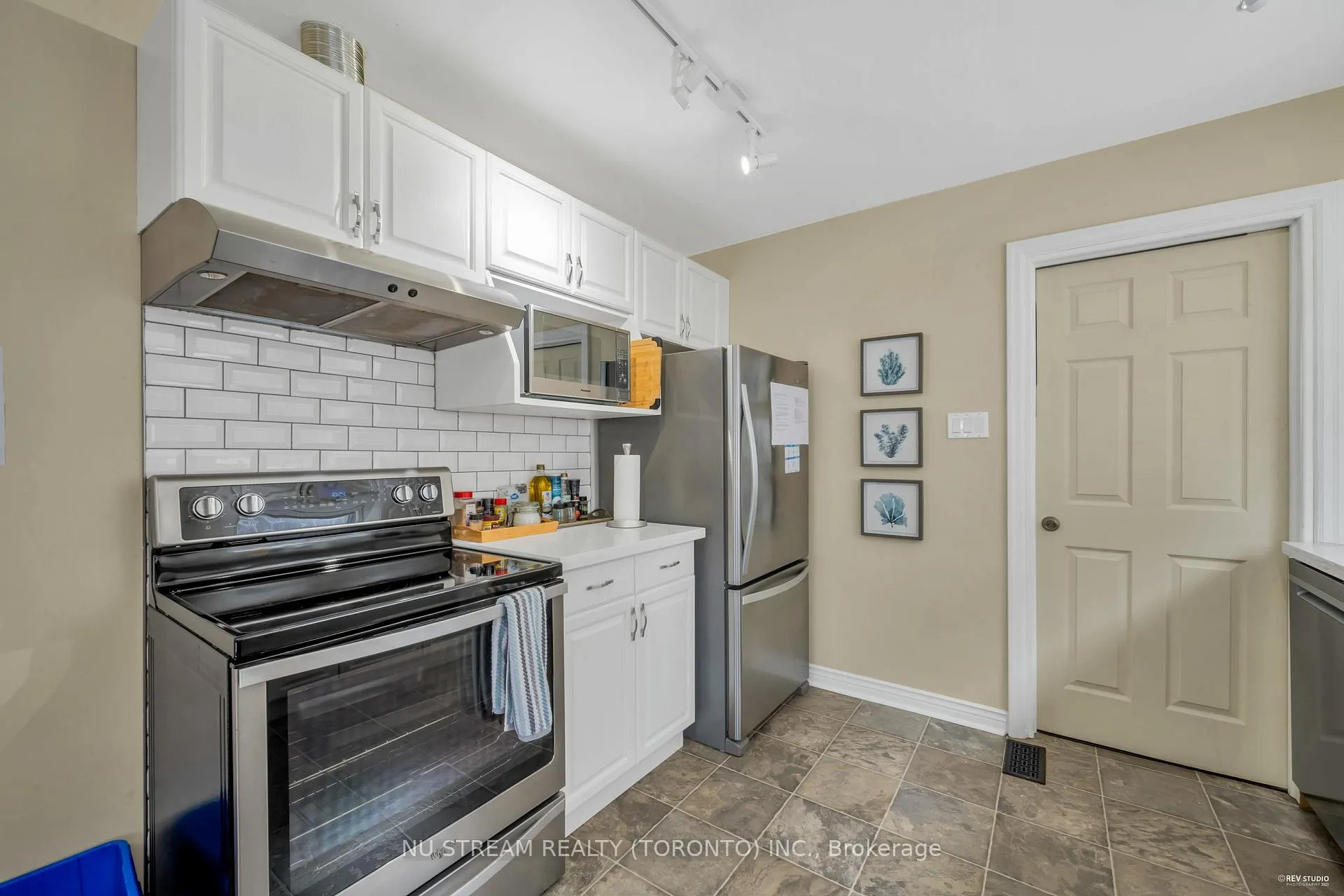 Photo 10 of Unit main floor, 5 Highvale Road, Scarborough, Clairlea-Birchmount — HOMEH