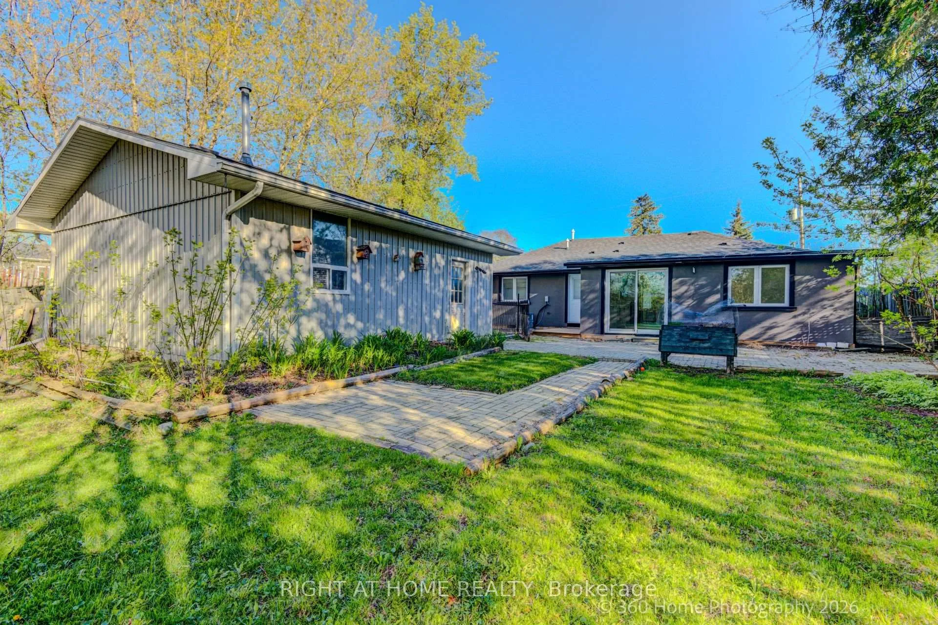 Photo 2 of 382 Irene Drive, Georgina, Keswick South — HOMEH