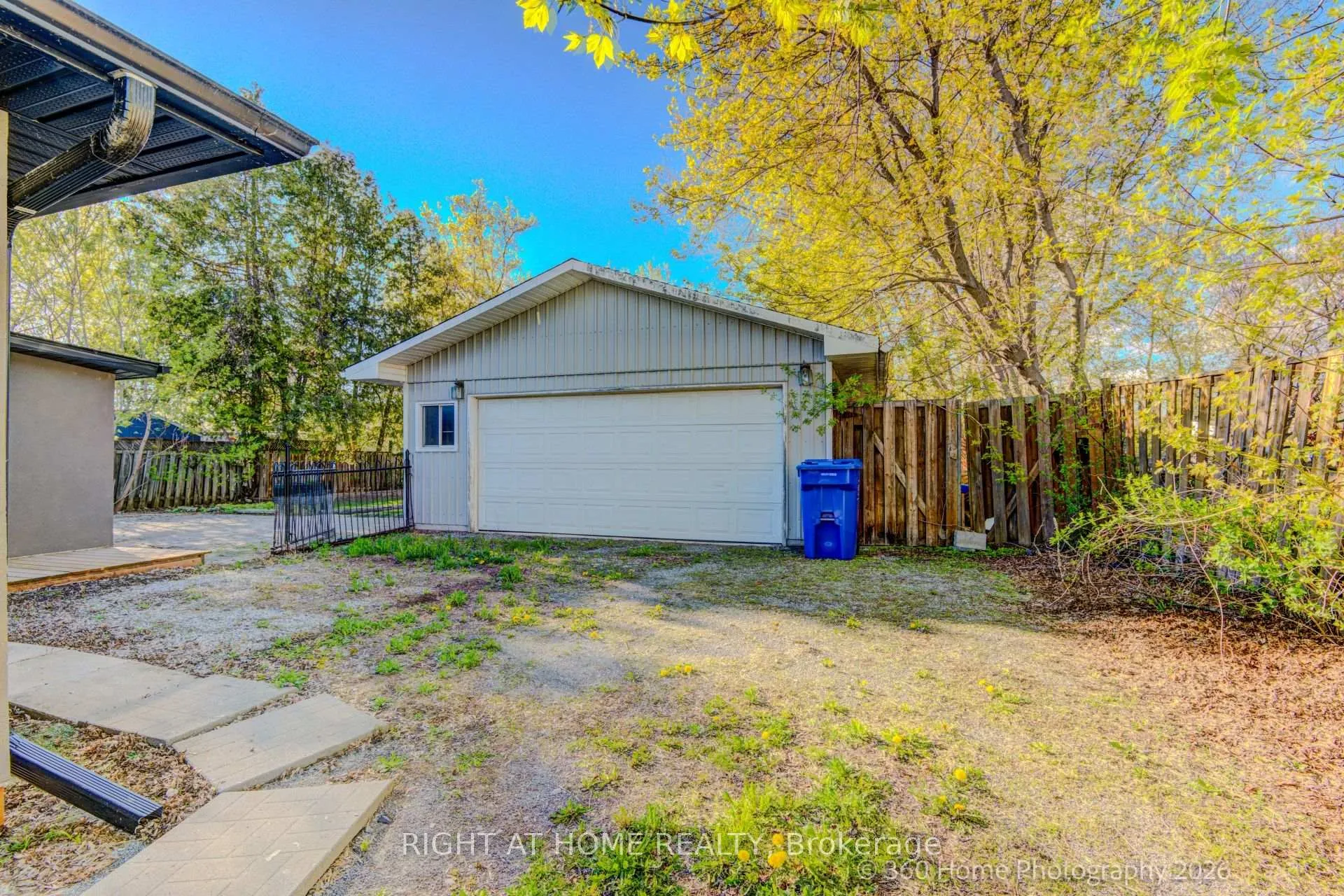 Photo 3 of 382 Irene Drive, Georgina, Keswick South — HOMEH