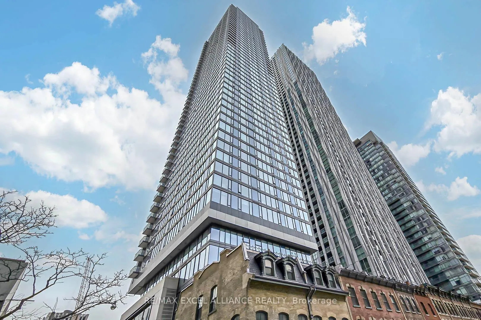 Photo 2 of Unit 1002, 8 Cumberland Street, Toronto, The Annex — HOMEH