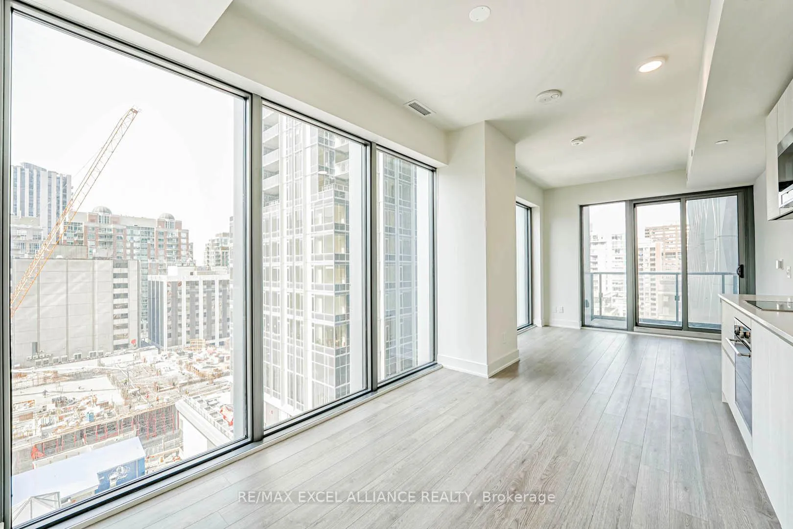 Photo 9 of Unit 1002, 8 Cumberland Street, Toronto, The Annex — HOMEH