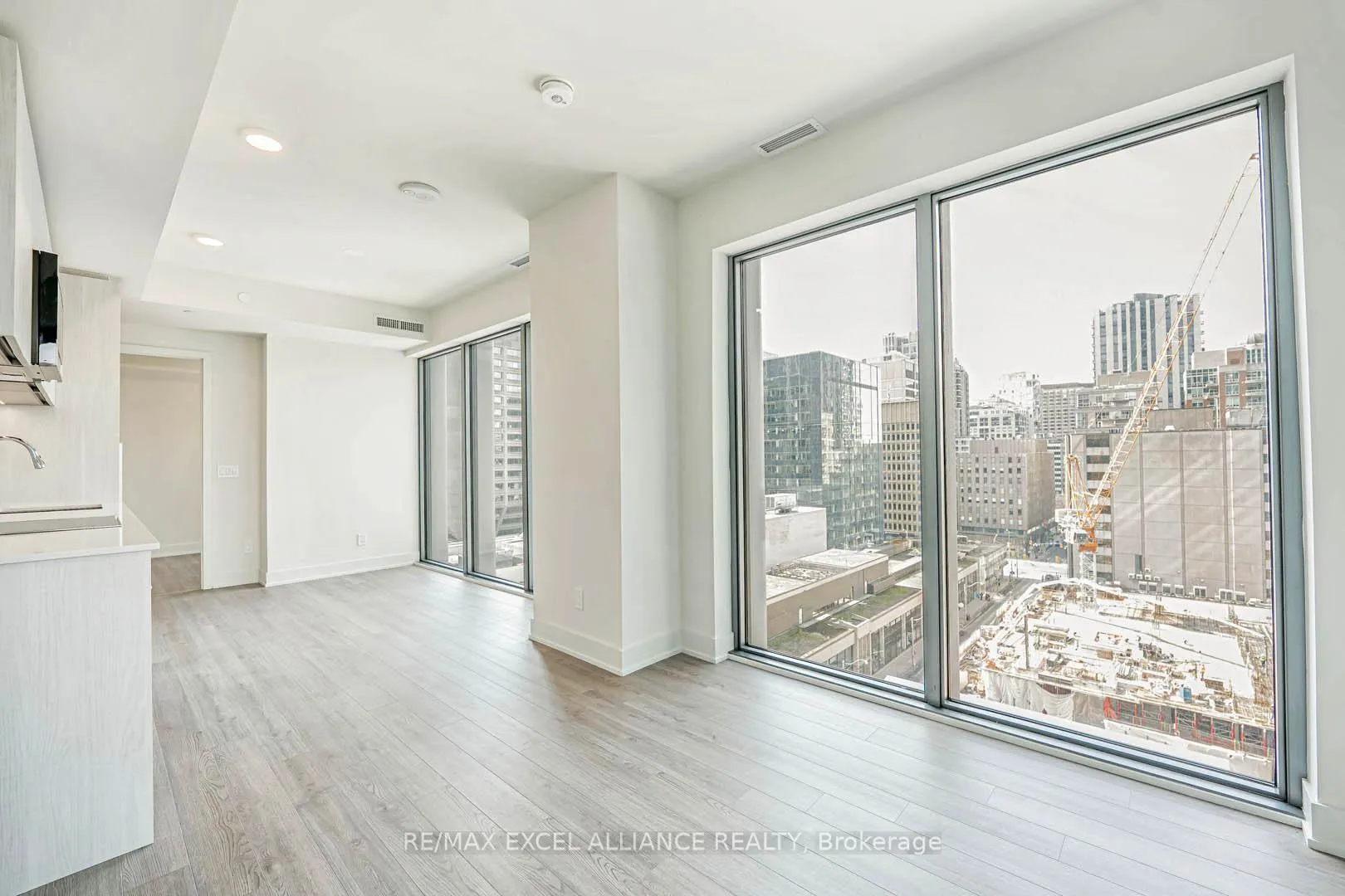 Photo 12 of Unit 1002, 8 Cumberland Street, Toronto, The Annex — HOMEH