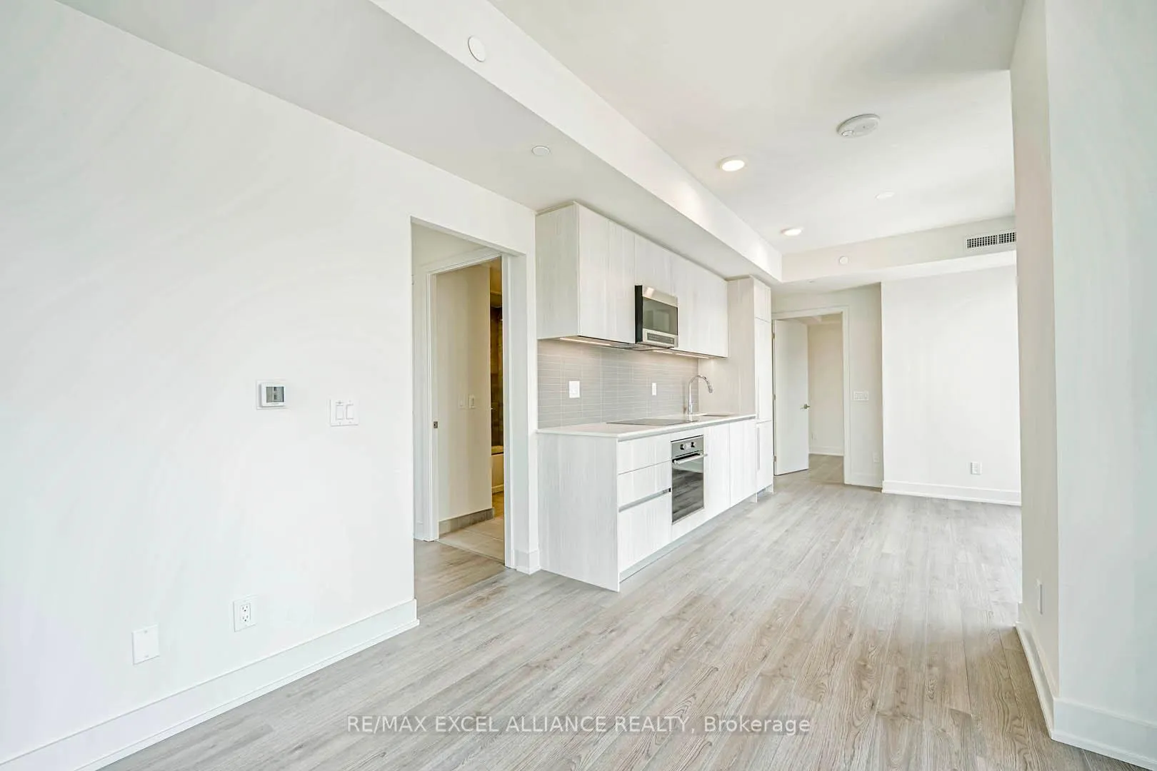 Photo 13 of Unit 1002, 8 Cumberland Street, Toronto, The Annex — HOMEH
