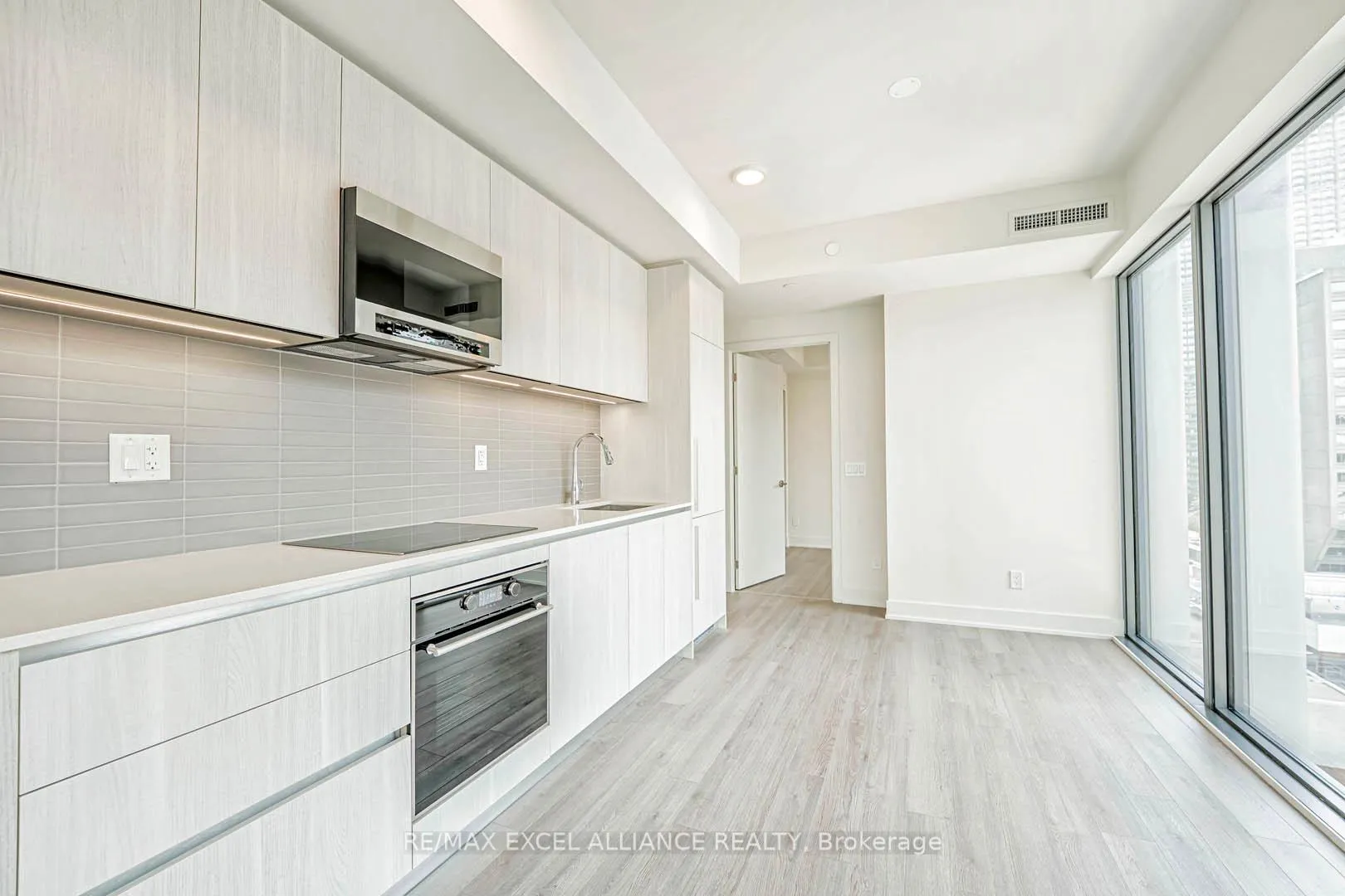 Photo 14 of Unit 1002, 8 Cumberland Street, Toronto, The Annex — HOMEH