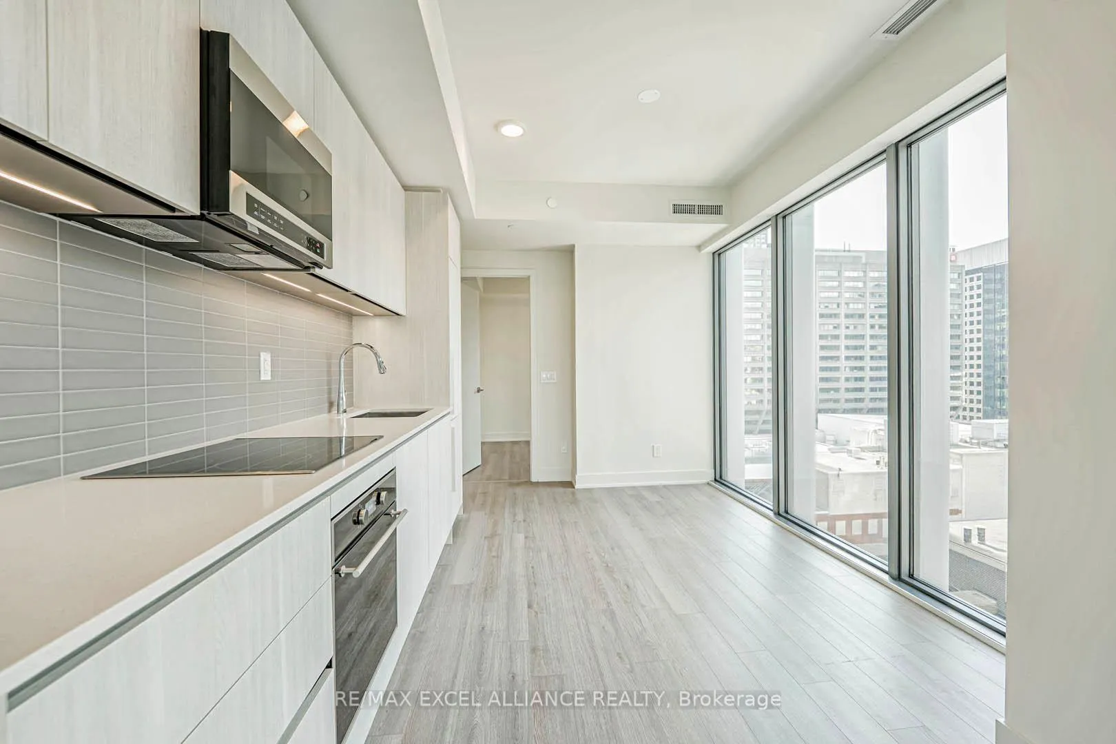 Photo 15 of Unit 1002, 8 Cumberland Street, Toronto, The Annex — HOMEH