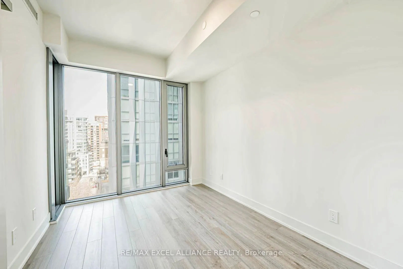 Photo 17 of Unit 1002, 8 Cumberland Street, Toronto, The Annex — HOMEH