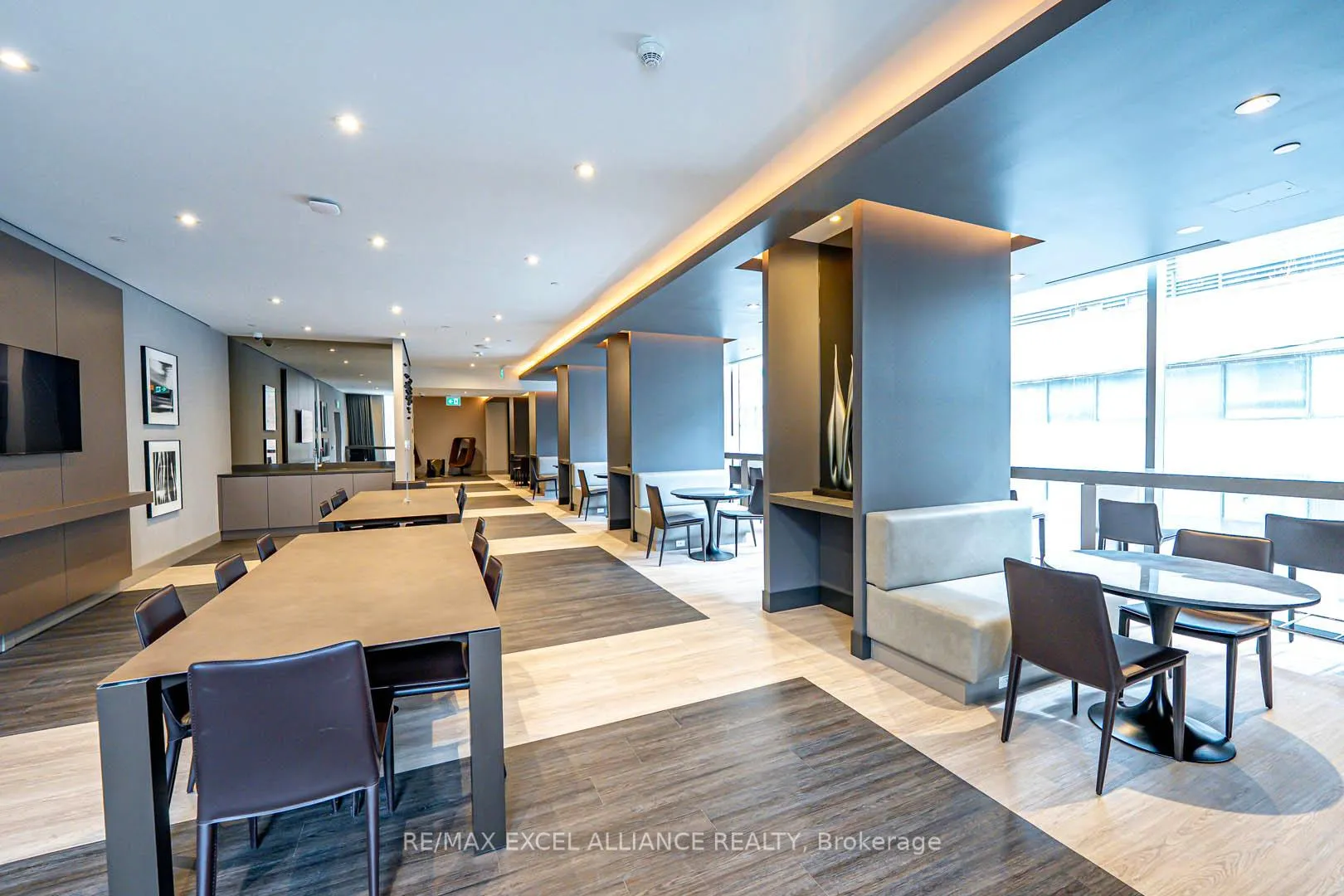 Photo 44 of Unit 1002, 8 Cumberland Street, Toronto, The Annex — HOMEH