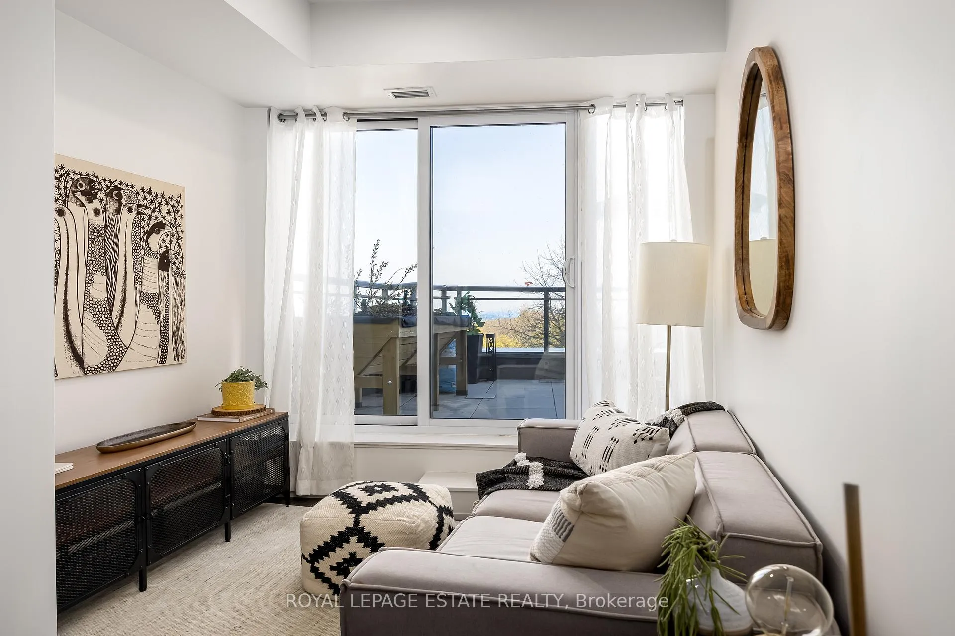 Front of Unit 611, 90 Glen Everest Road