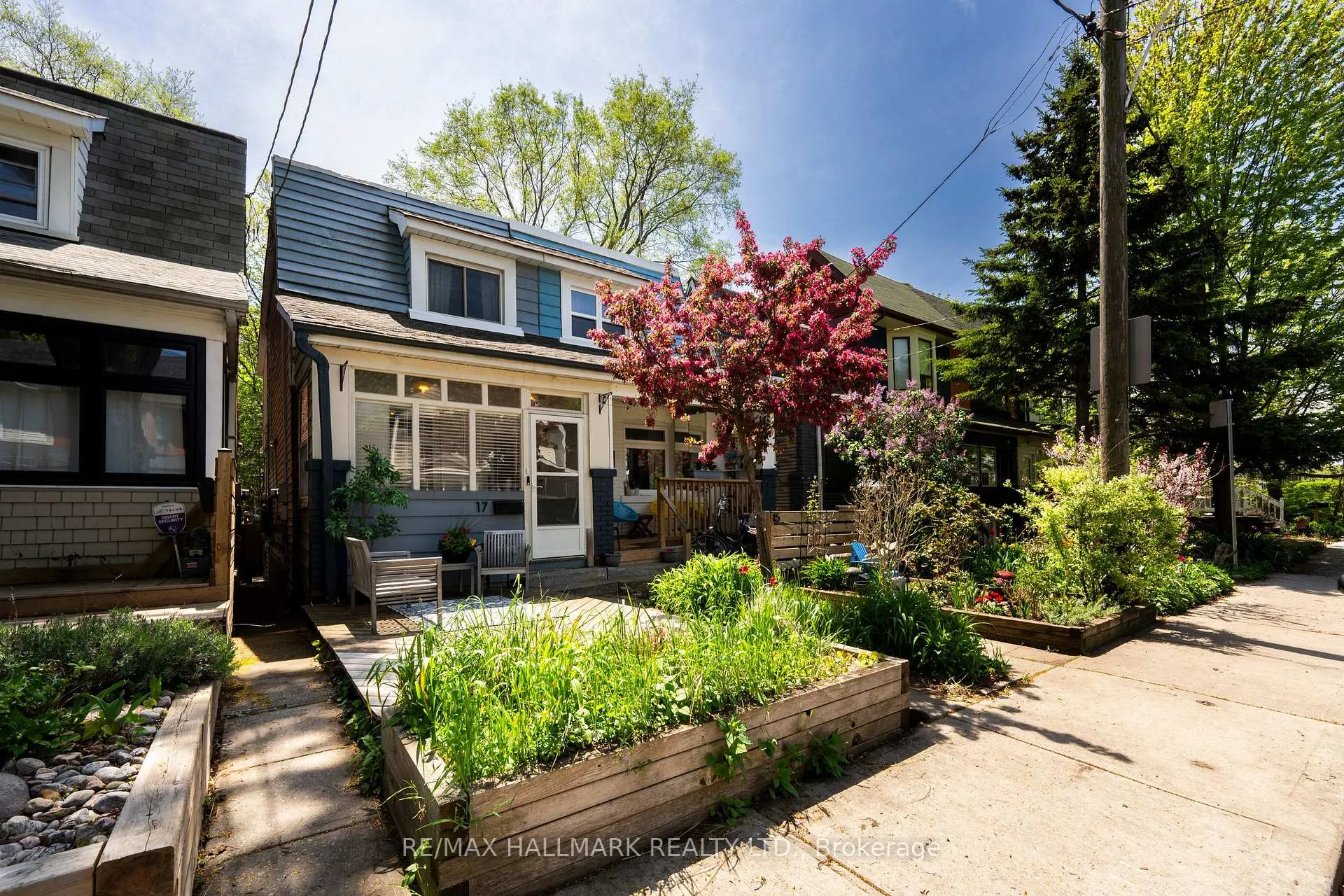 Photo 3 of 17 Mountalan Avenue, Toronto, Greenwood-Coxwell — HOMEH
