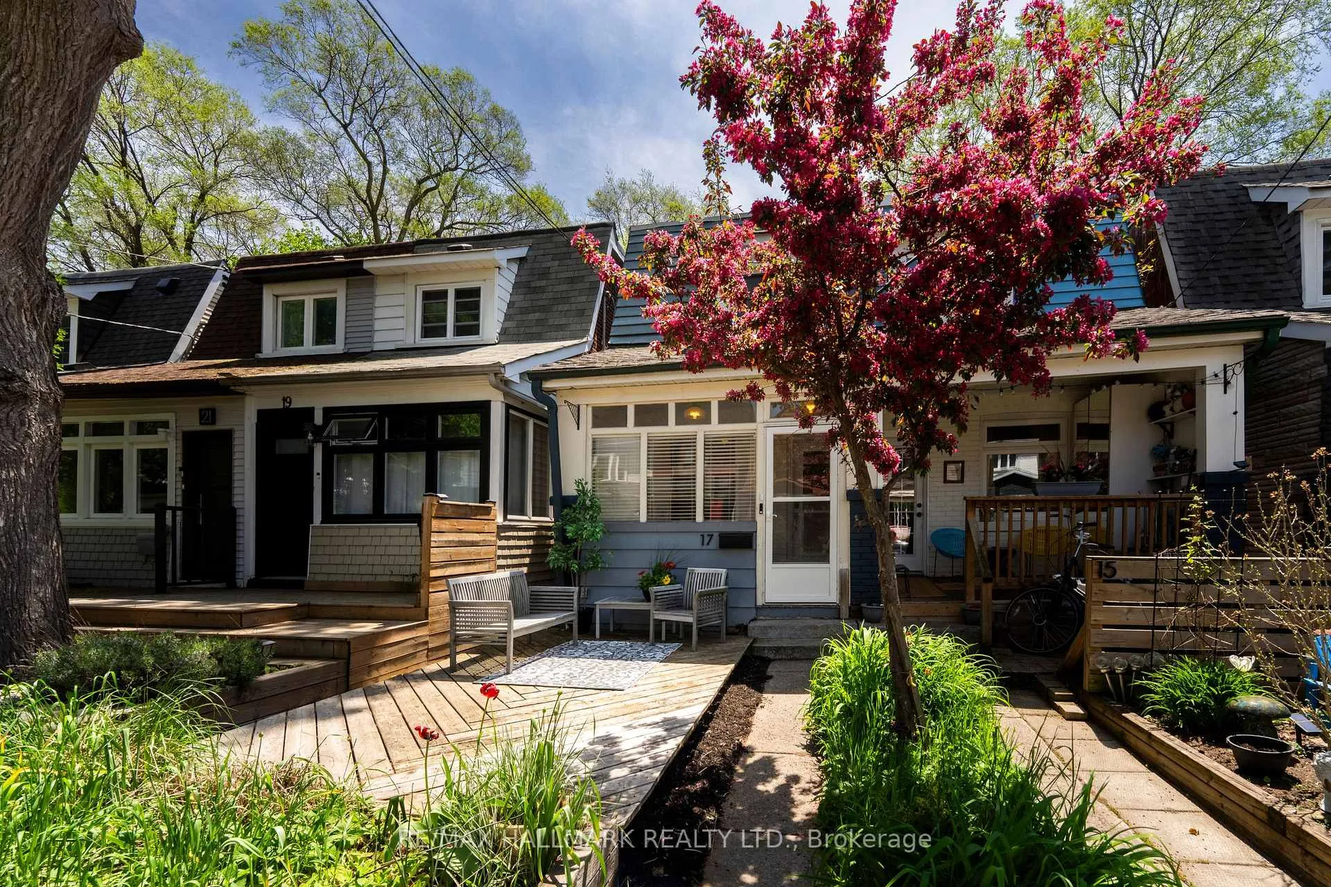 Photo 4 of 17 Mountalan Avenue, Toronto, Greenwood-Coxwell — HOMEH