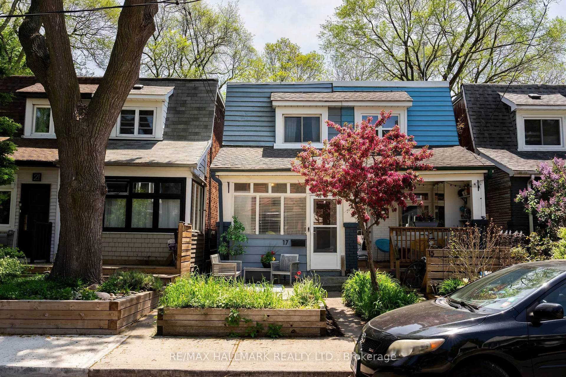 Photo 5 of 17 Mountalan Avenue, Toronto, Greenwood-Coxwell — HOMEH