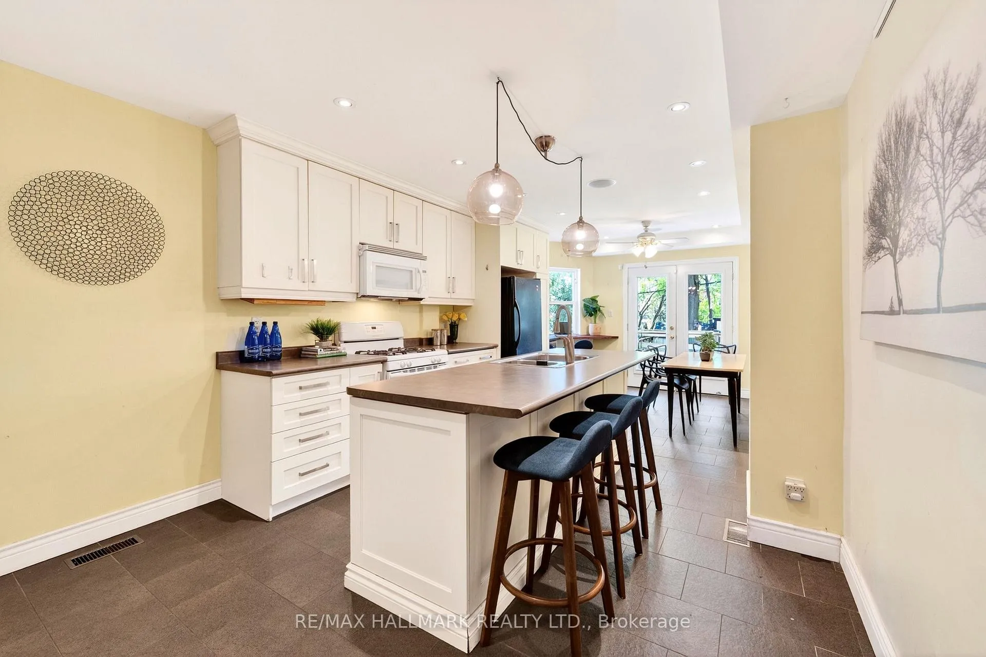 Photo 13 of 17 Mountalan Avenue, Toronto, Greenwood-Coxwell — HOMEH