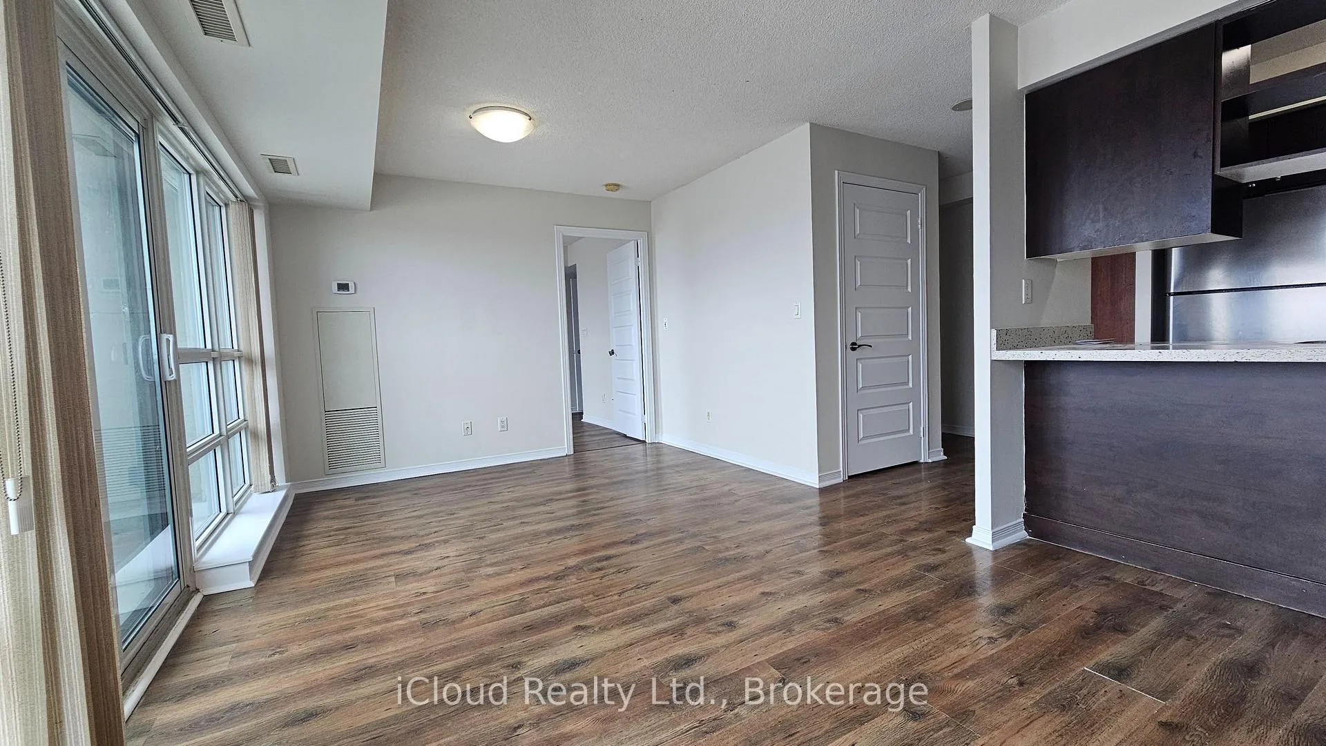 Photo 22 of Unit 2001, 215 Queen Street E, Brampton, Queen Street Corridor — HOMEH