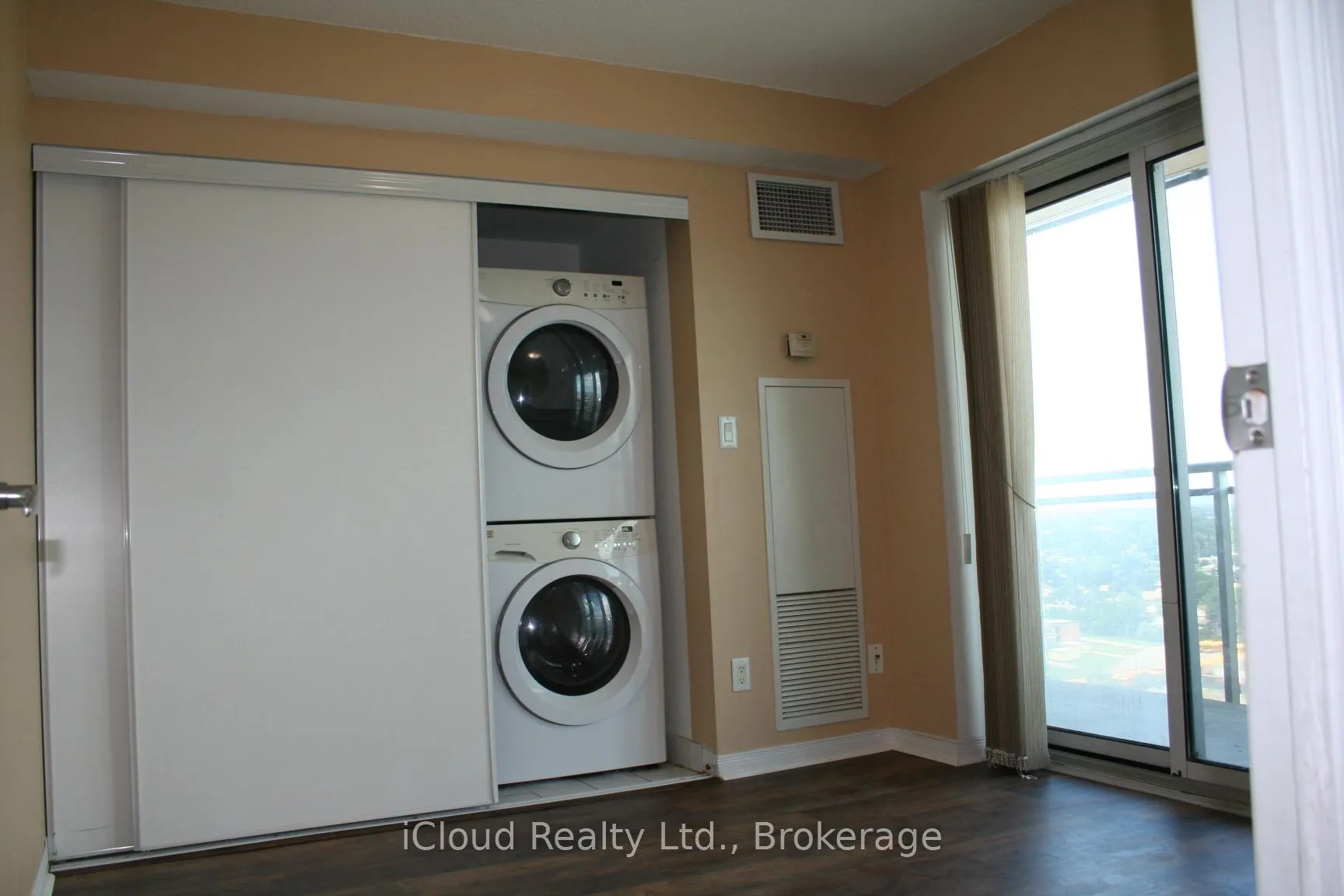 Photo 25 of Unit 2001, 215 Queen Street E, Brampton, Queen Street Corridor — HOMEH