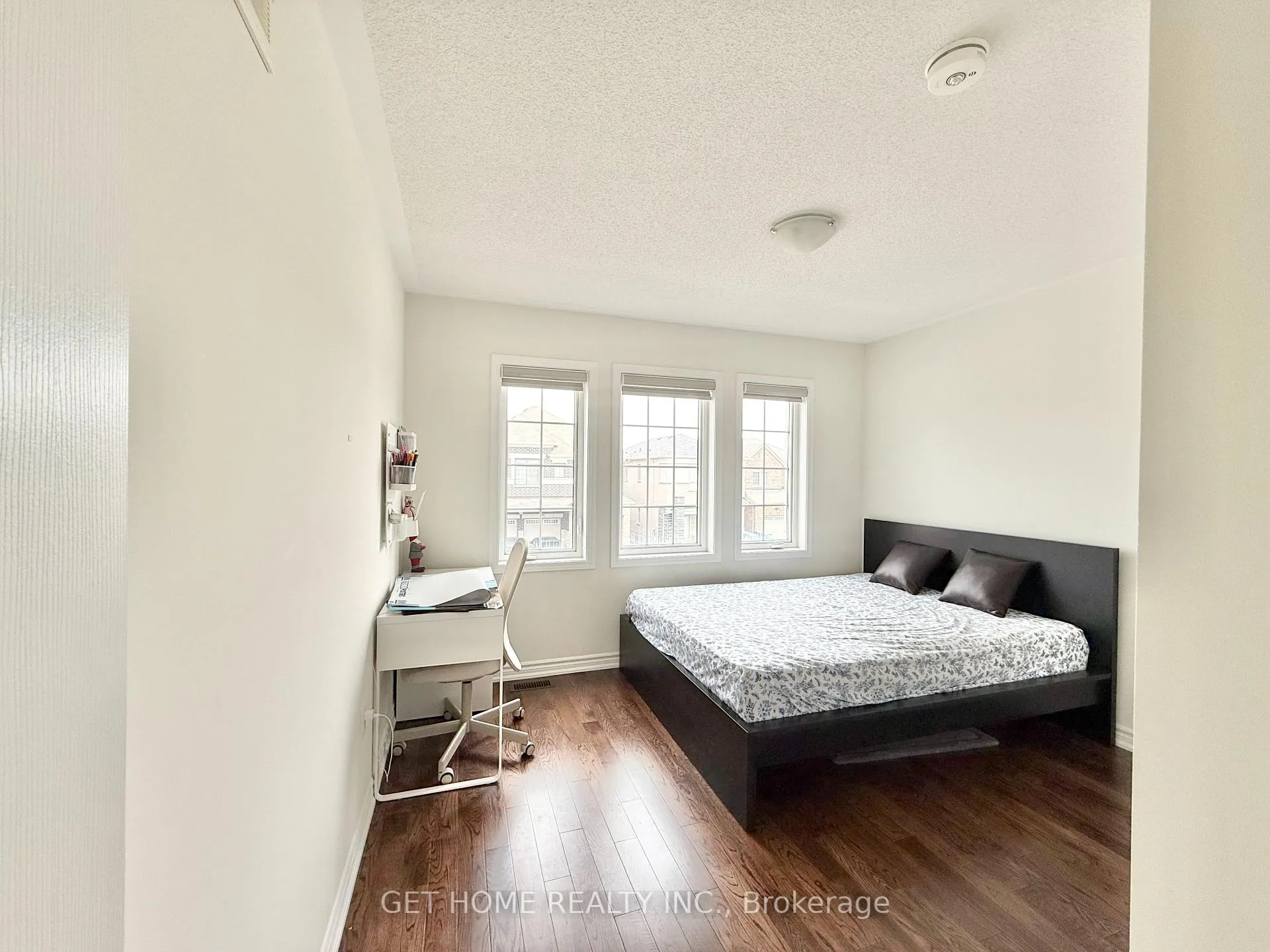 Photo 7 of Unit #Main, 8 Doluci Crescent, Brampton, Fletcher's Meadow — HOMEH