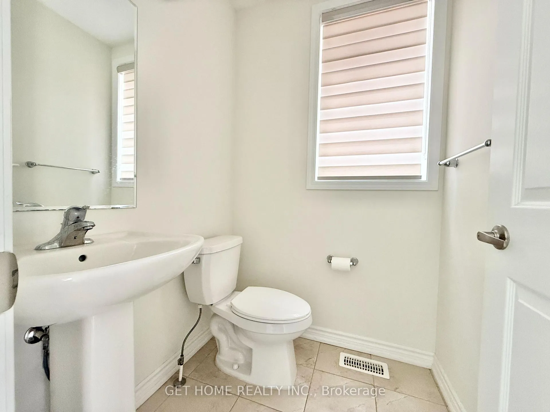 Photo 17 of Unit #Main, 8 Doluci Crescent, Brampton, Fletcher's Meadow — HOMEH