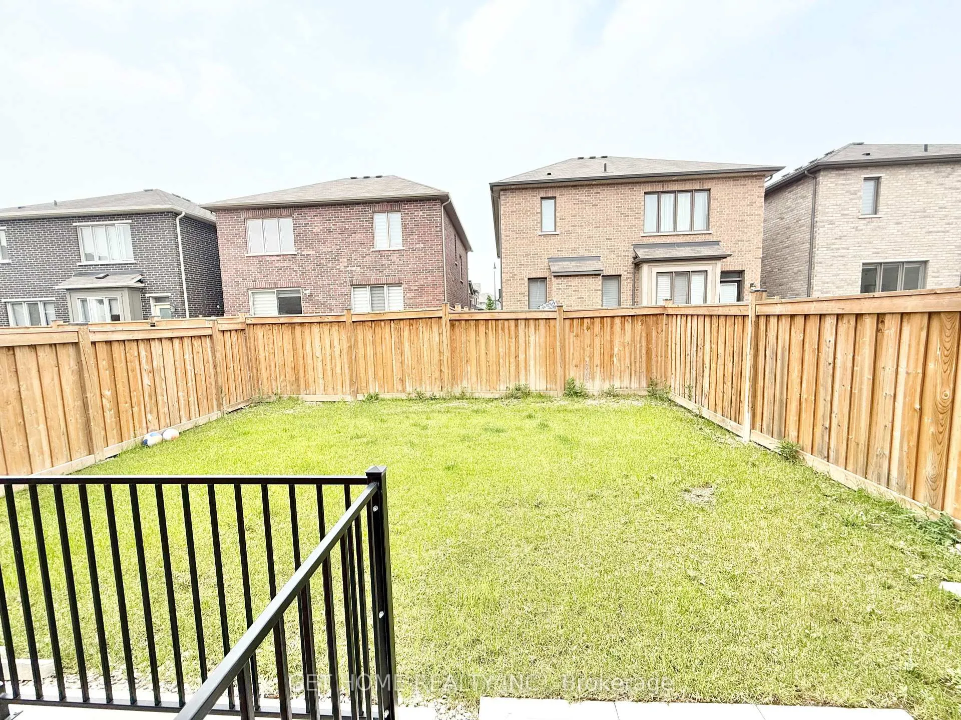 Photo 20 of Unit #Main, 8 Doluci Crescent, Brampton, Fletcher's Meadow — HOMEH