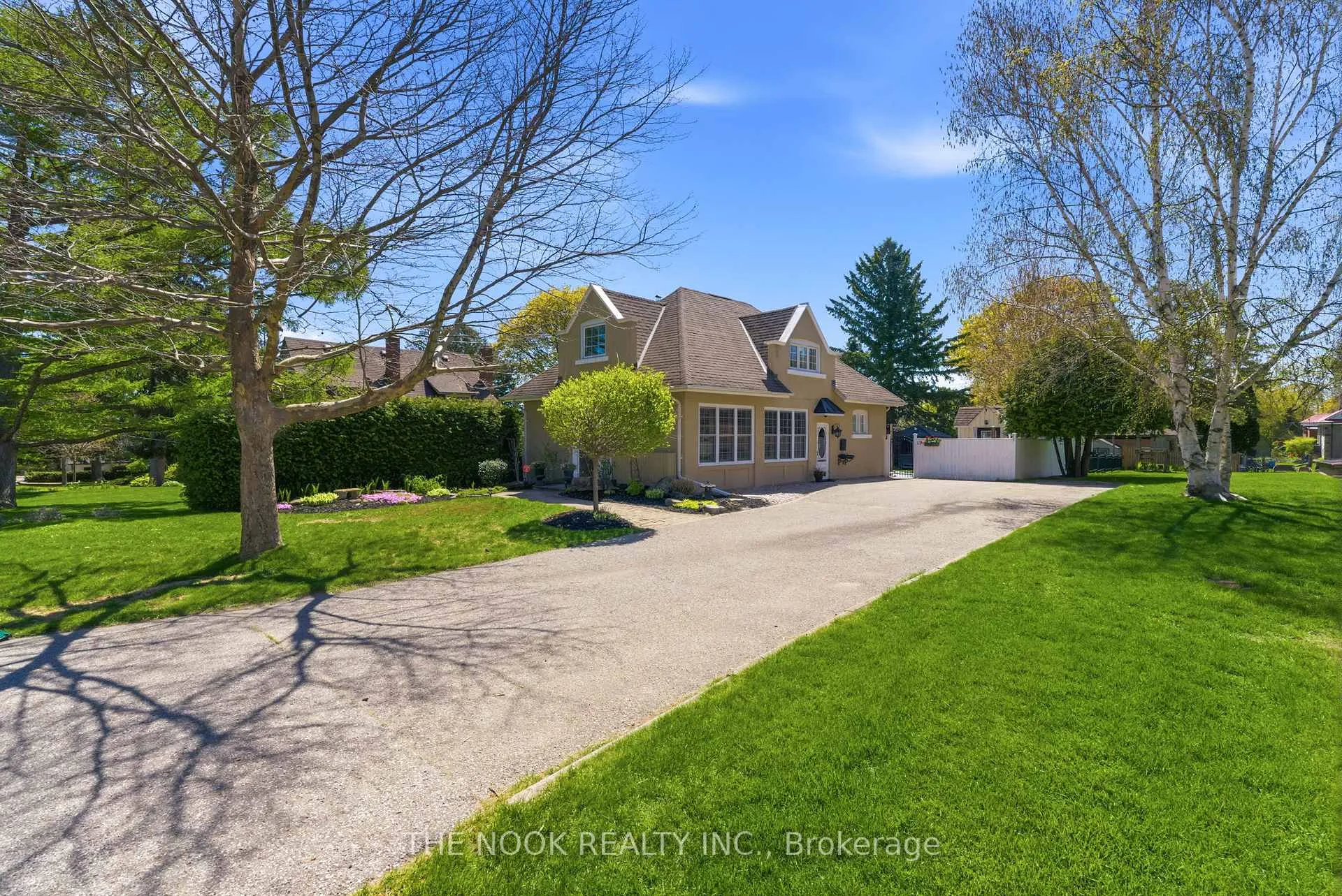 Photo 1 of 17 Lover's Lane, Clarington, Bowmanville — HOMEH