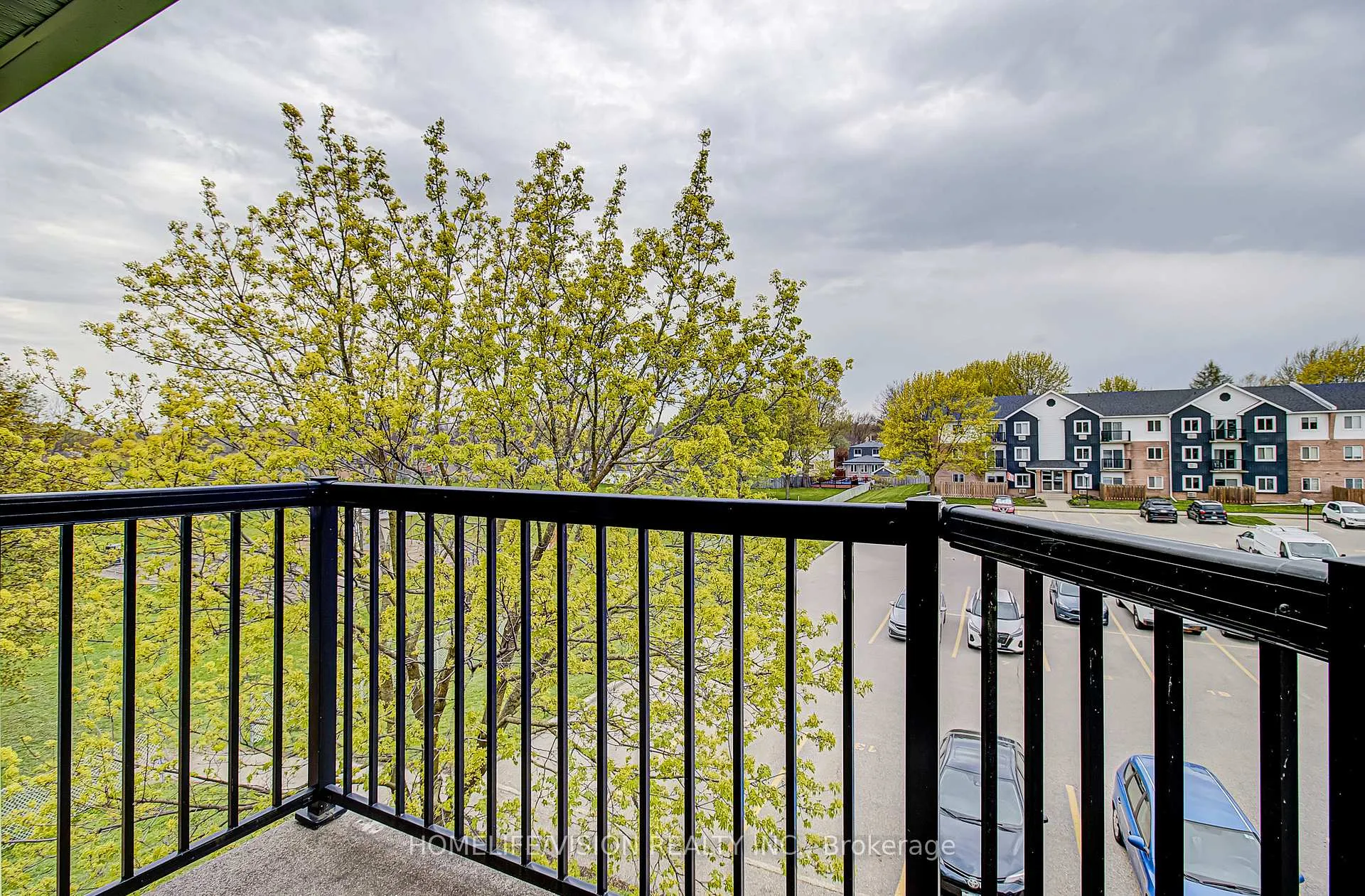 Photo 3 of Unit 210, 275 Eiwo Court, Waterloo, Lexington — HOMEH