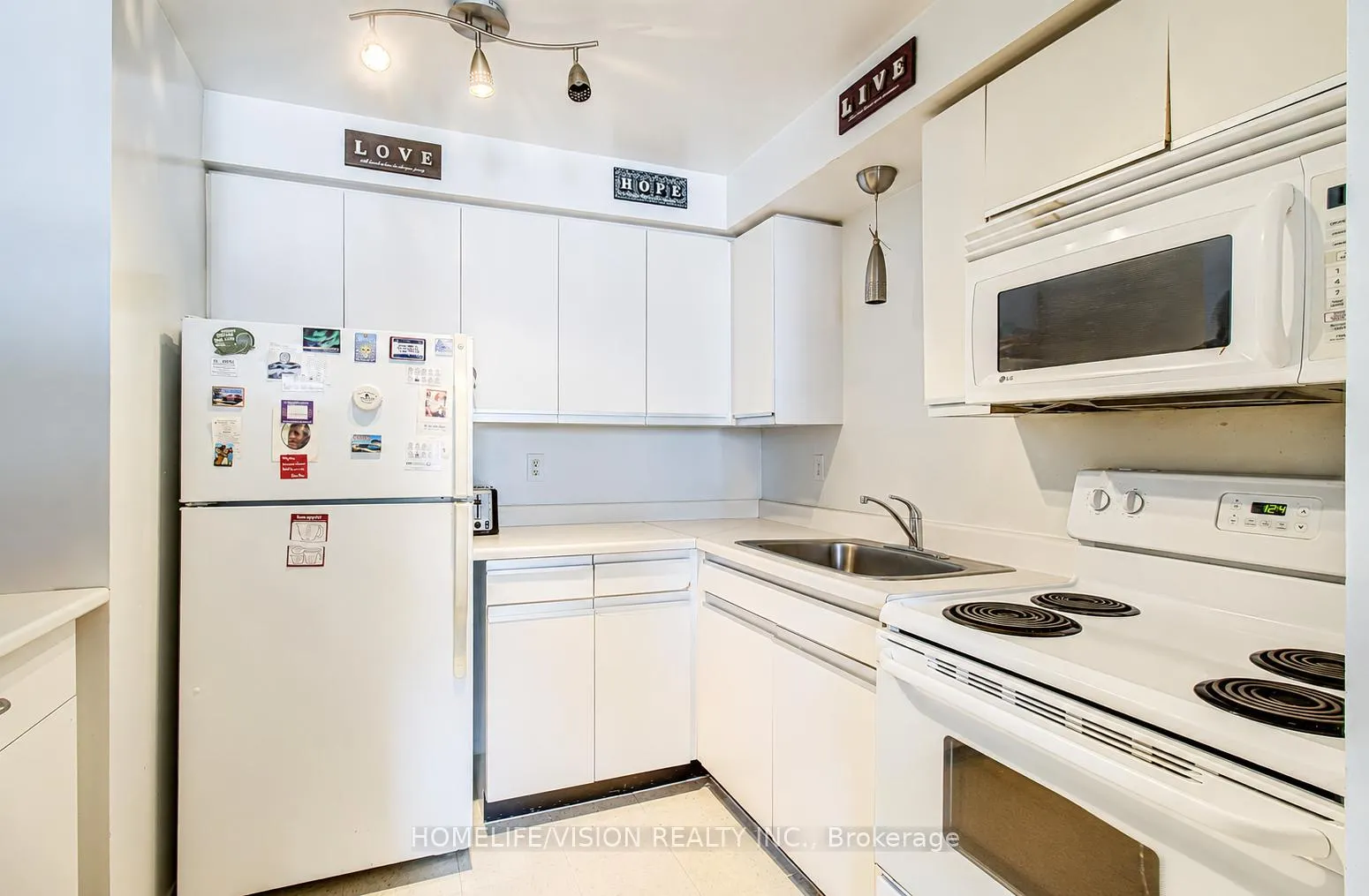 Photo 4 of Unit 210, 275 Eiwo Court, Waterloo, Lexington — HOMEH