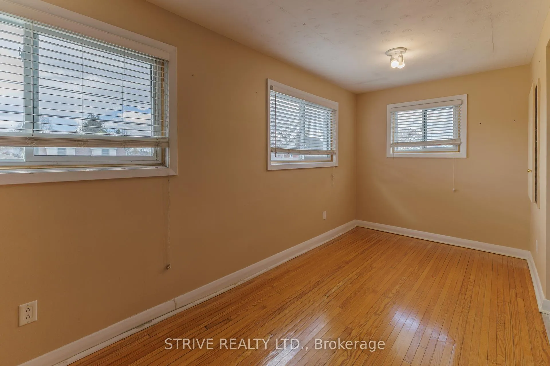 Photo 3 of Unit 1, 463 Bond Street E, Oshawa, O'Neill — HOMEH
