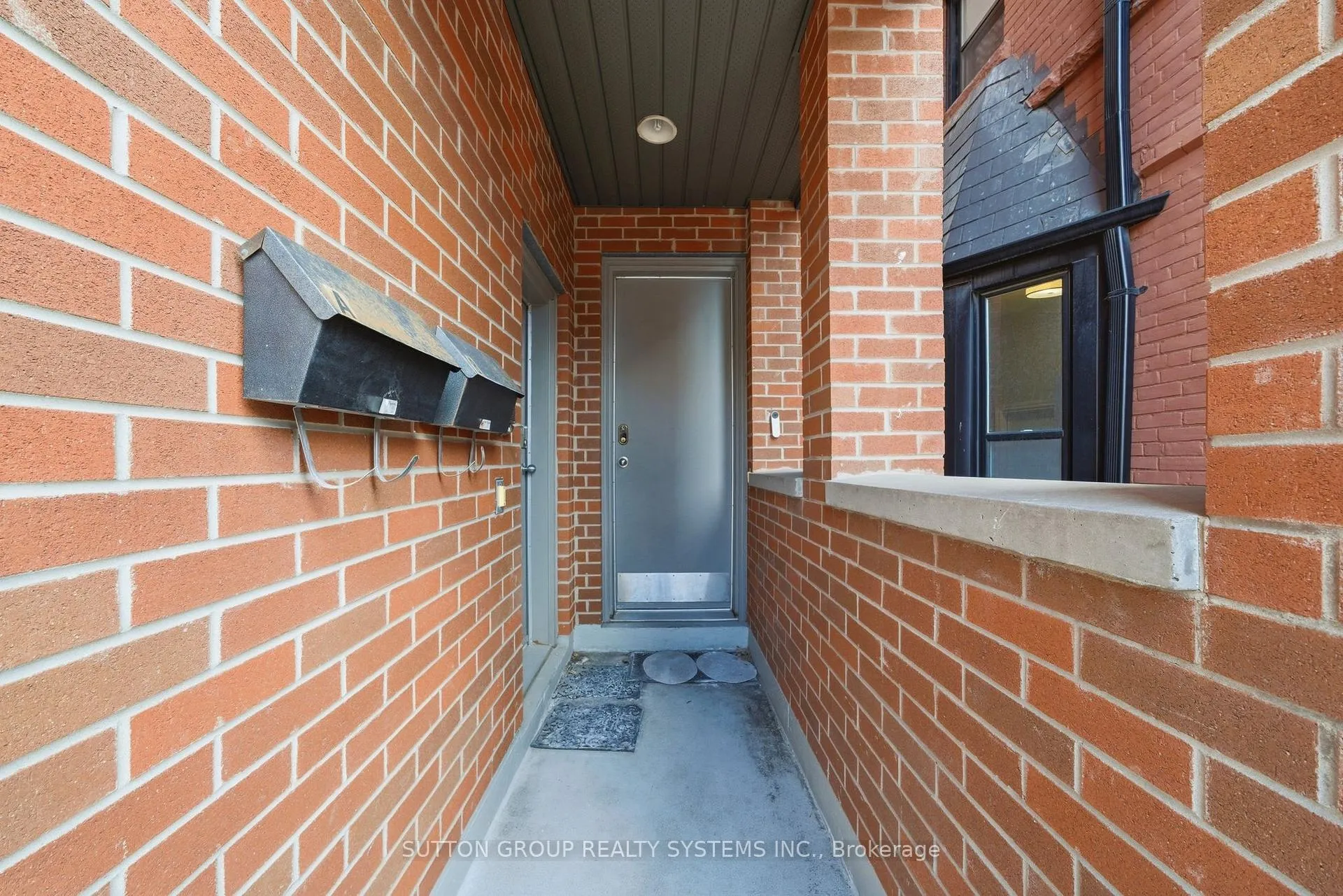 Photo 3 of 99A Walmer Road, Toronto, The Annex — HOMEH