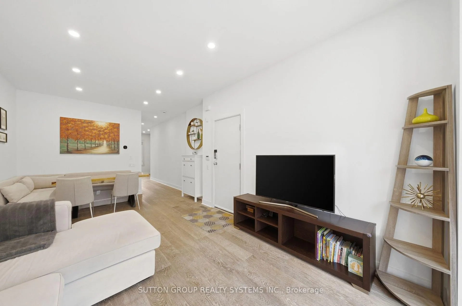 Photo 4 of 99A Walmer Road, Toronto, The Annex — HOMEH