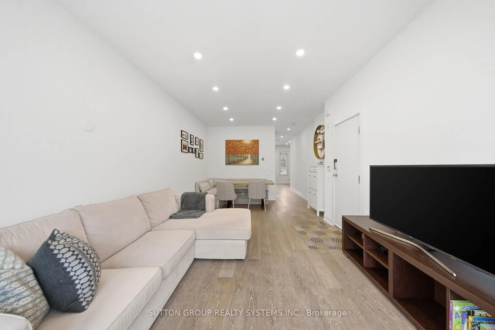 Photo 5 of 99A Walmer Road, Toronto, The Annex — HOMEH