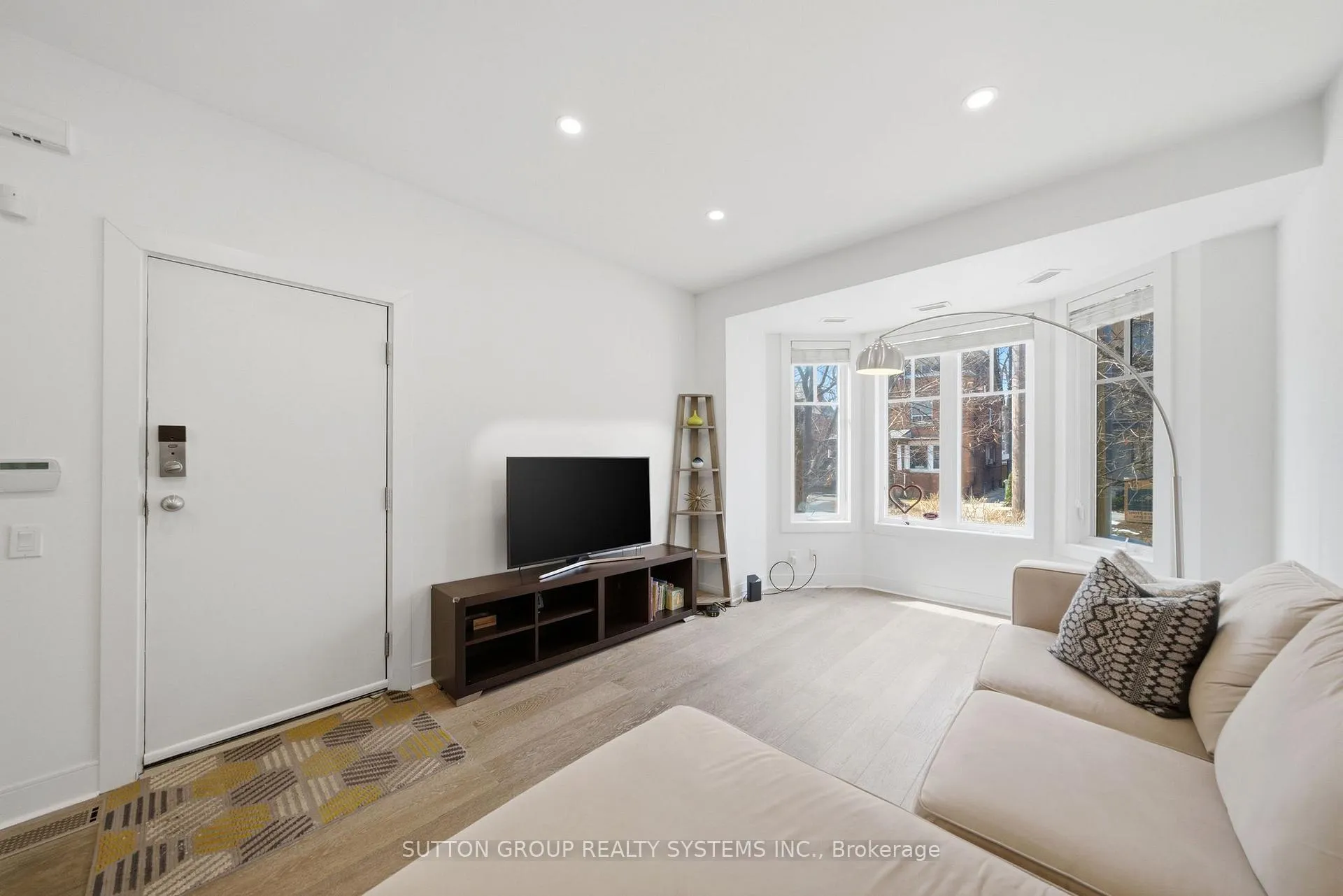 Photo 6 of 99A Walmer Road, Toronto, The Annex — HOMEH