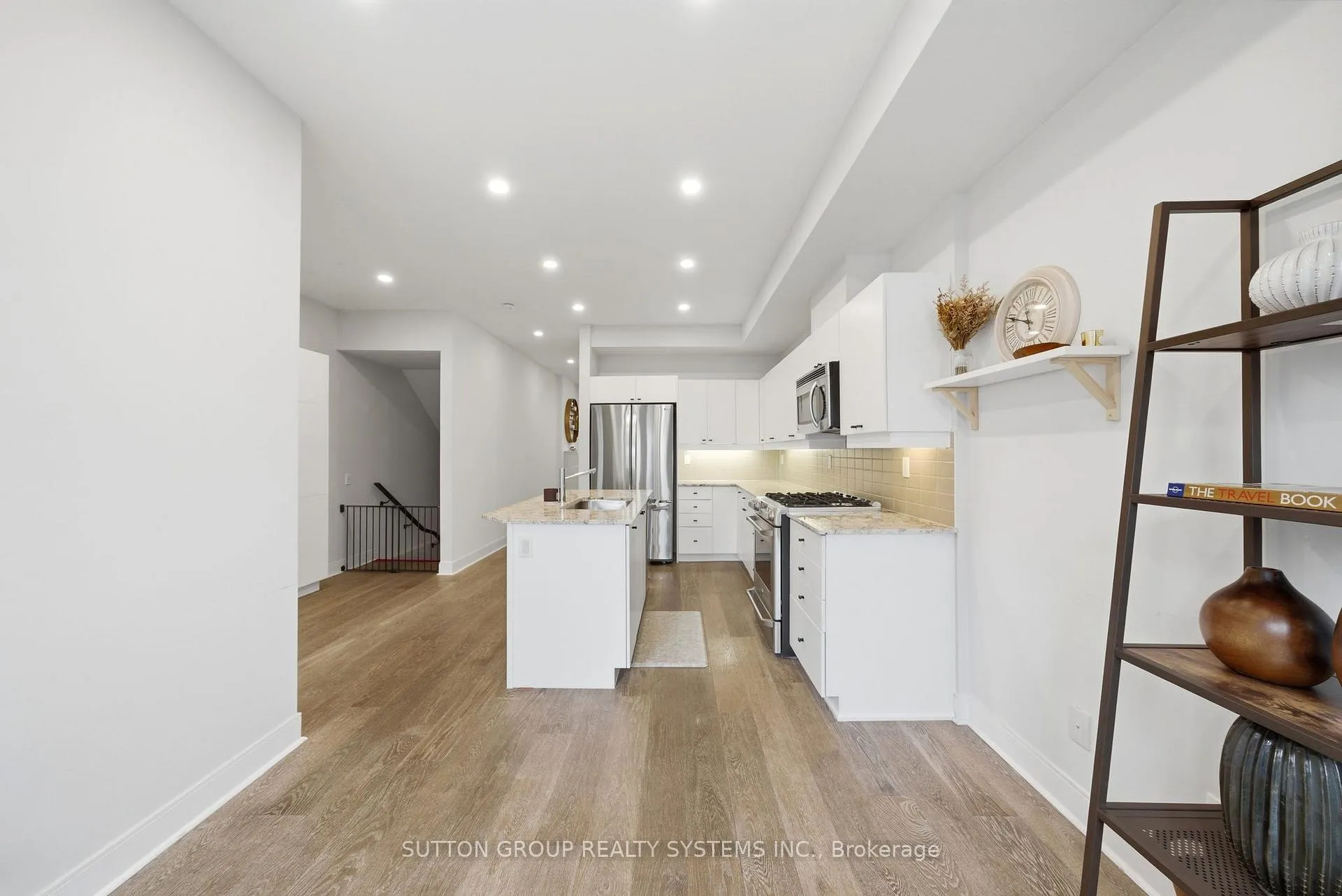 Photo 19 of 99A Walmer Road, Toronto, The Annex — HOMEH